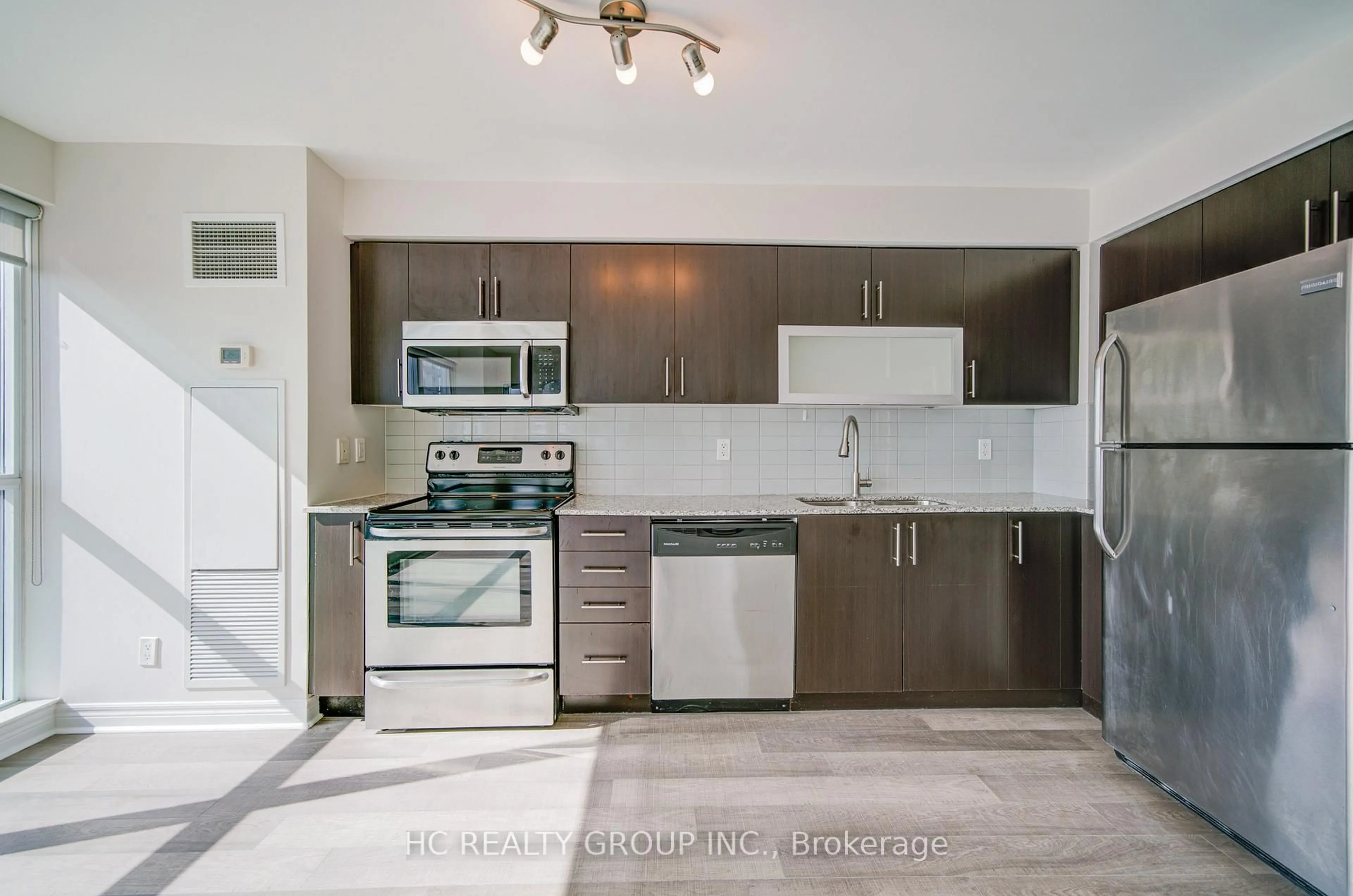 Standard kitchen, unknown for 50 Town Centre Crt #1610, Toronto Ontario M1P 0A9