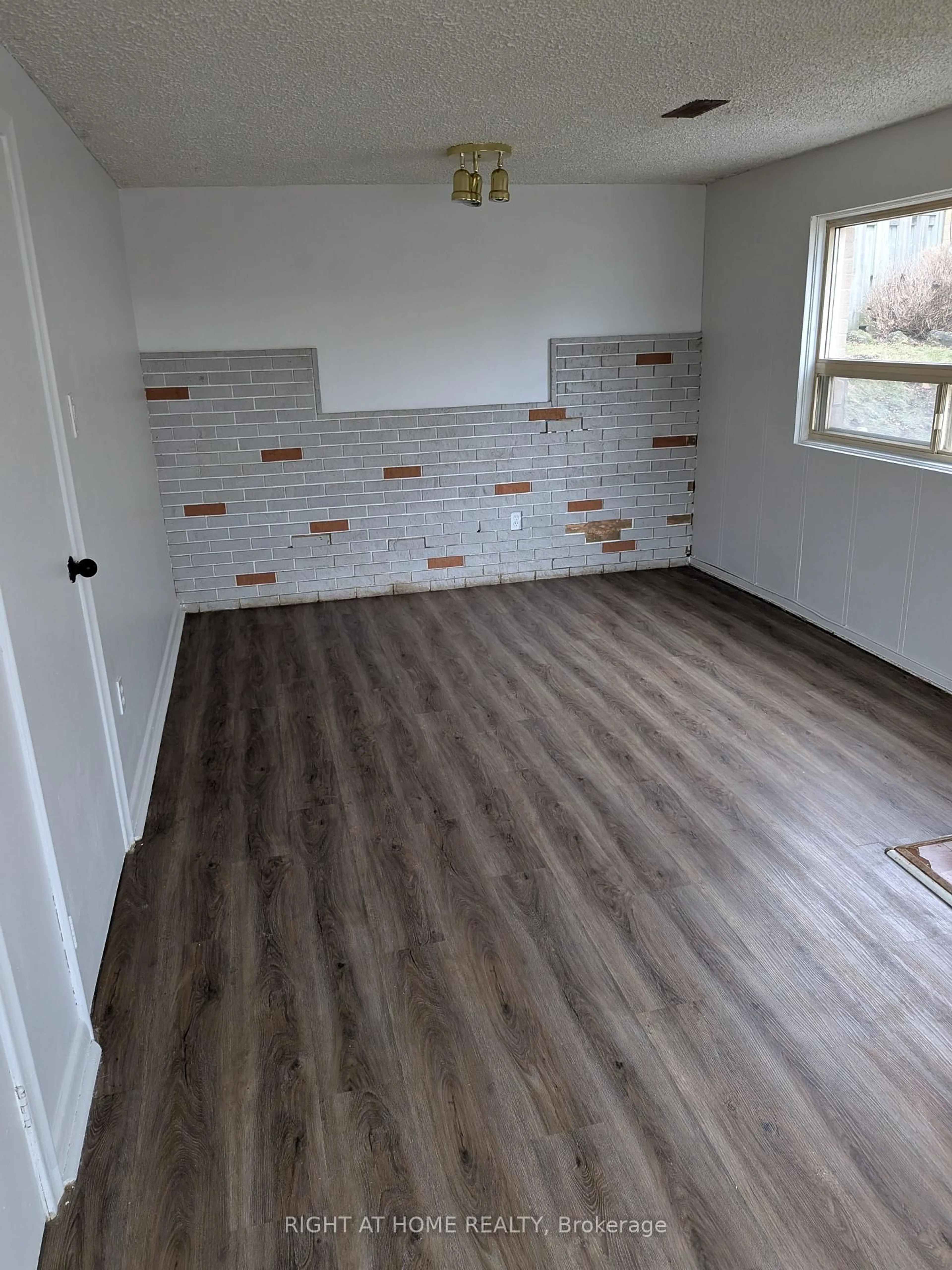 A pic of a room for 740 Stone St, Oshawa Ontario L1J 1A6