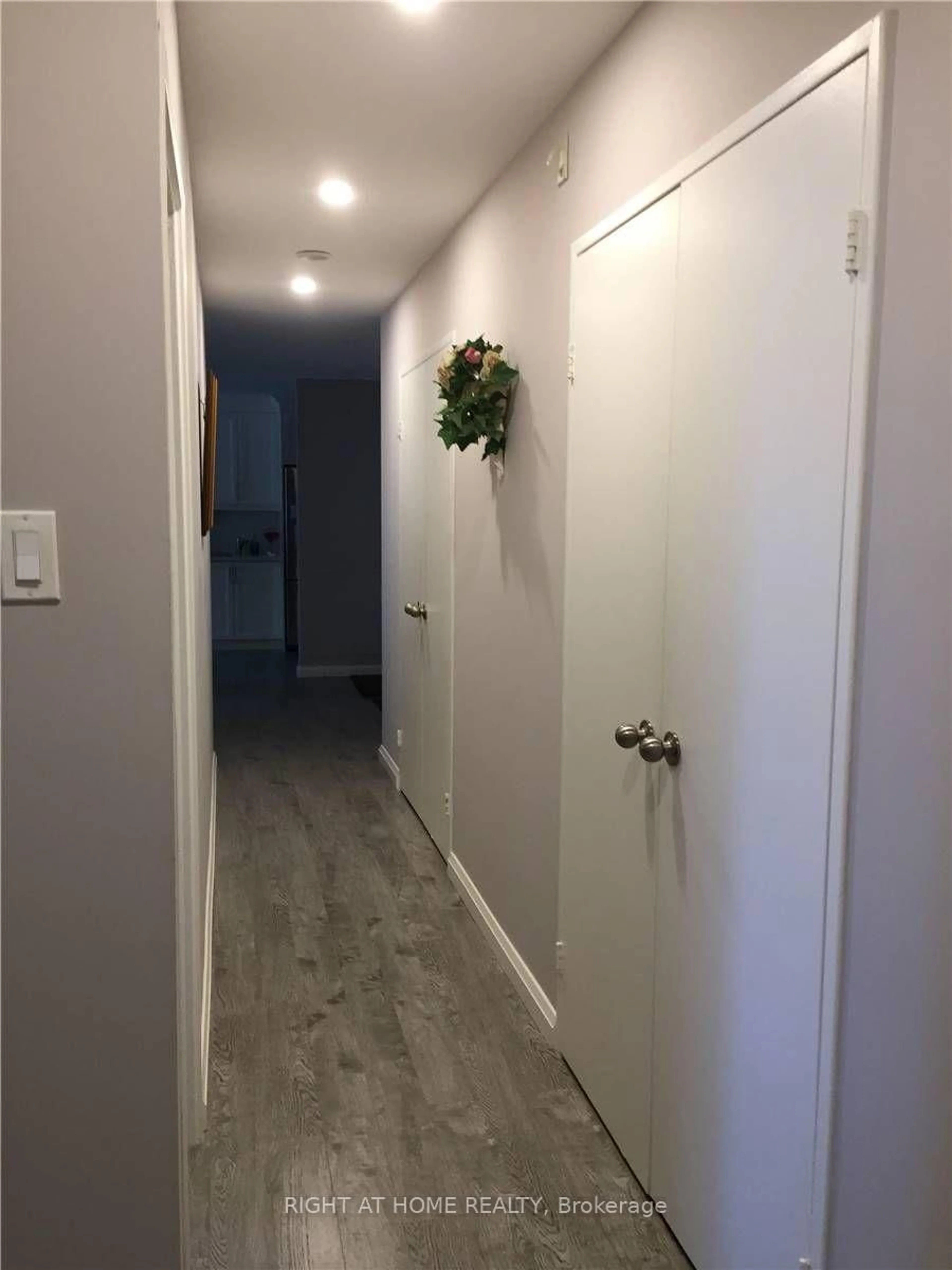 Indoor entryway for 100 Dundalk Dr #208, Toronto Ontario M1P 4V2