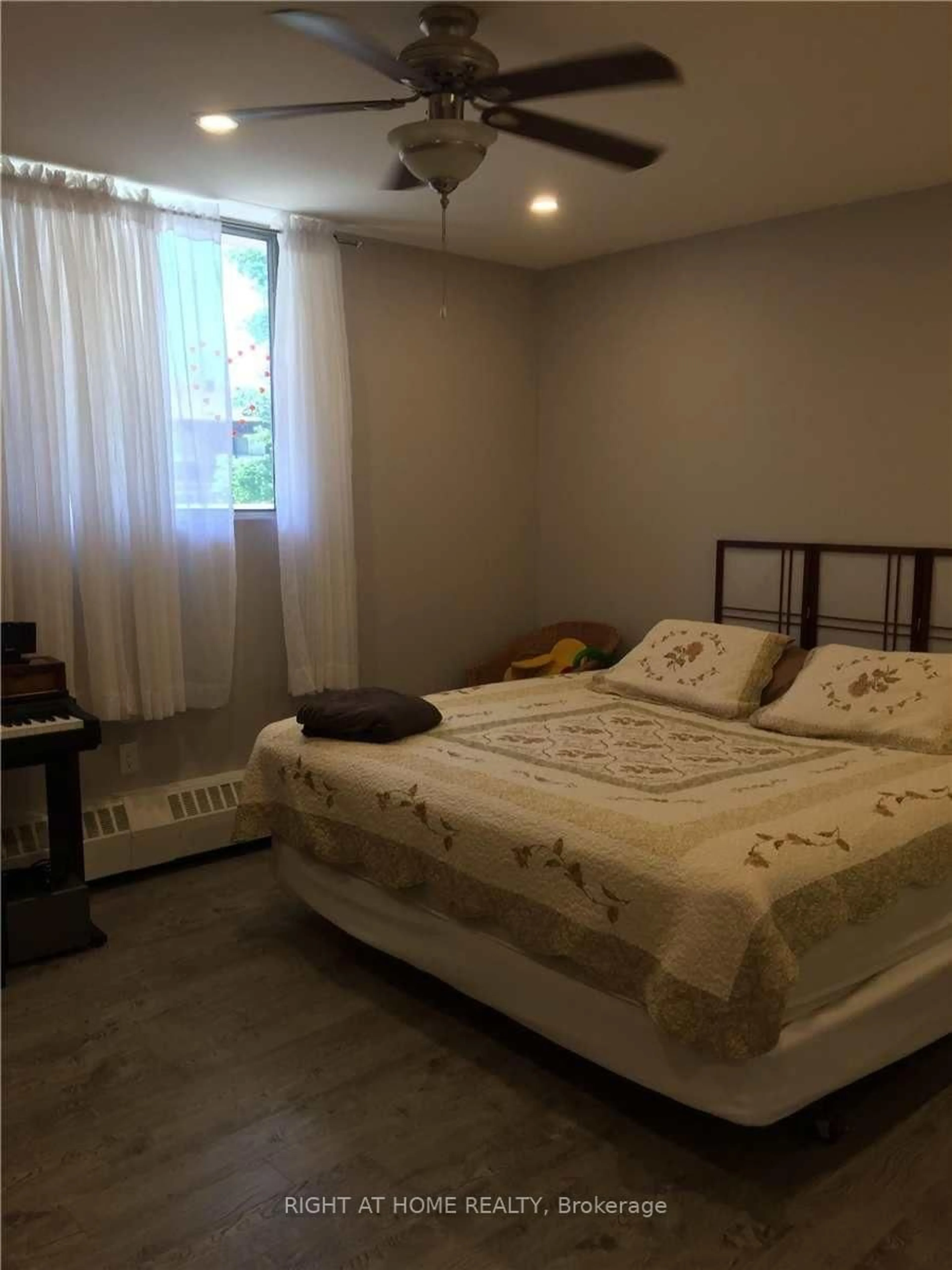 A pic of a room for 100 Dundalk Dr #208, Toronto Ontario M1P 4V2