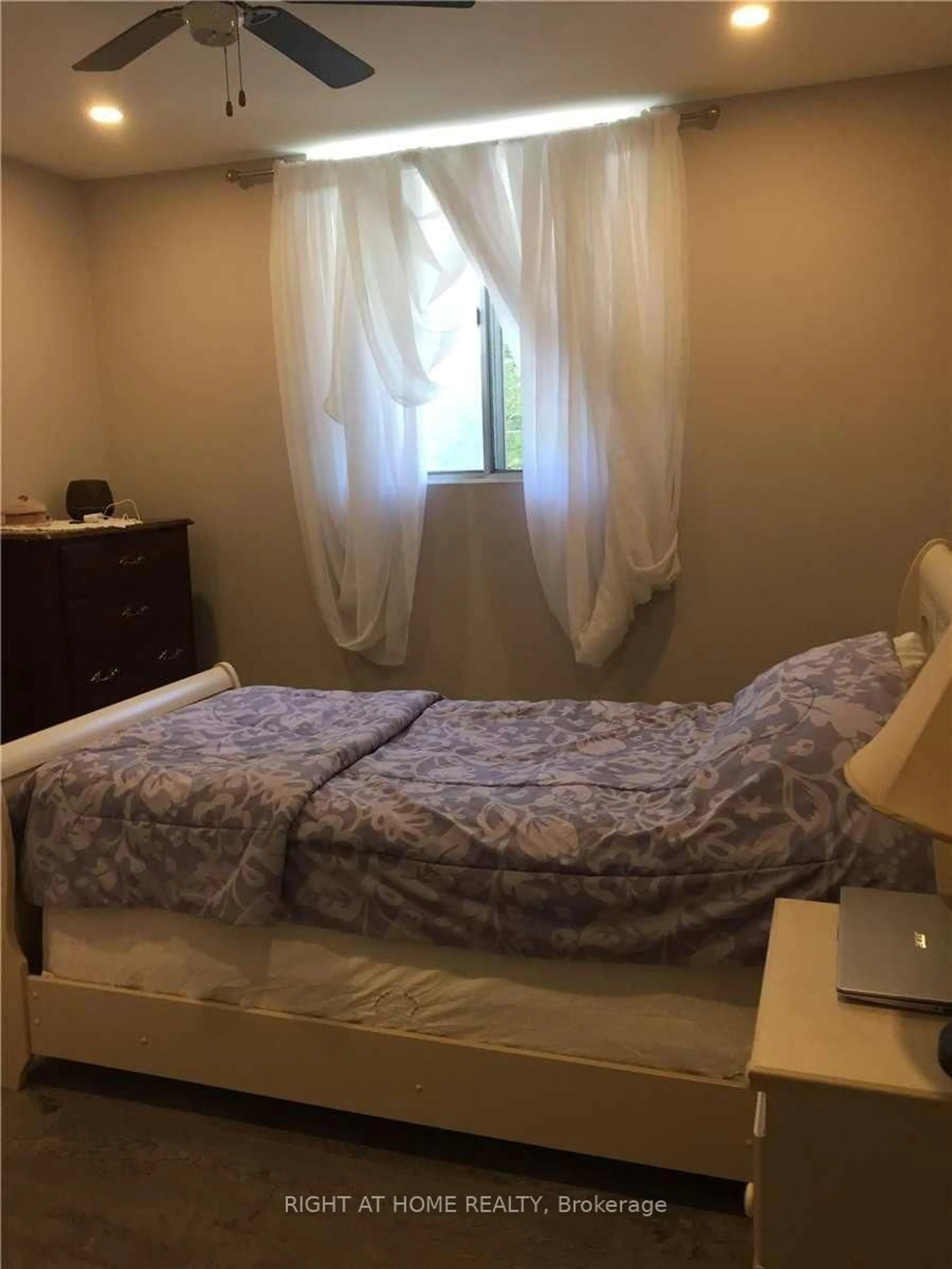A pic of a room for 100 Dundalk Dr #208, Toronto Ontario M1P 4V2