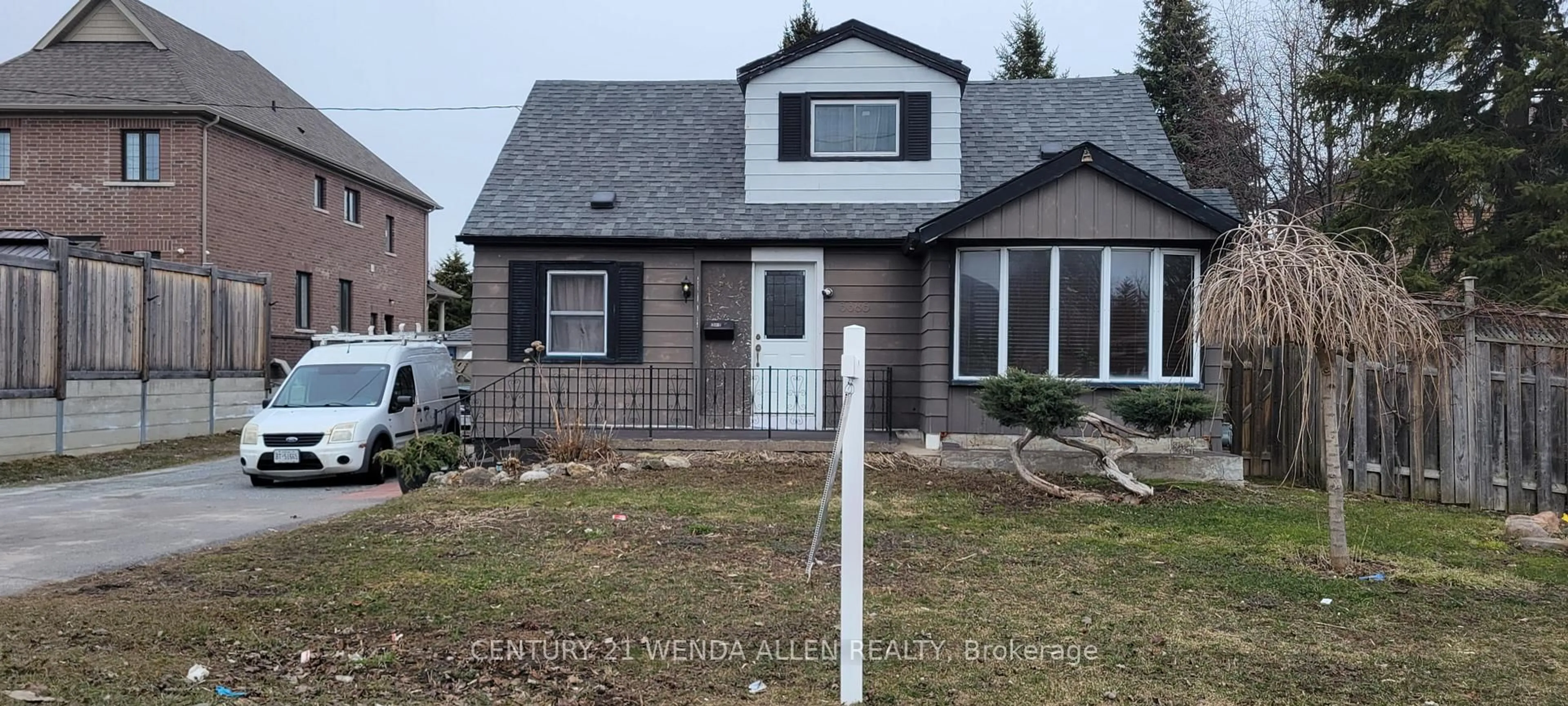 Home with vinyl exterior material, street for 3385 Brock St, Whitby Ontario L1R 3J6