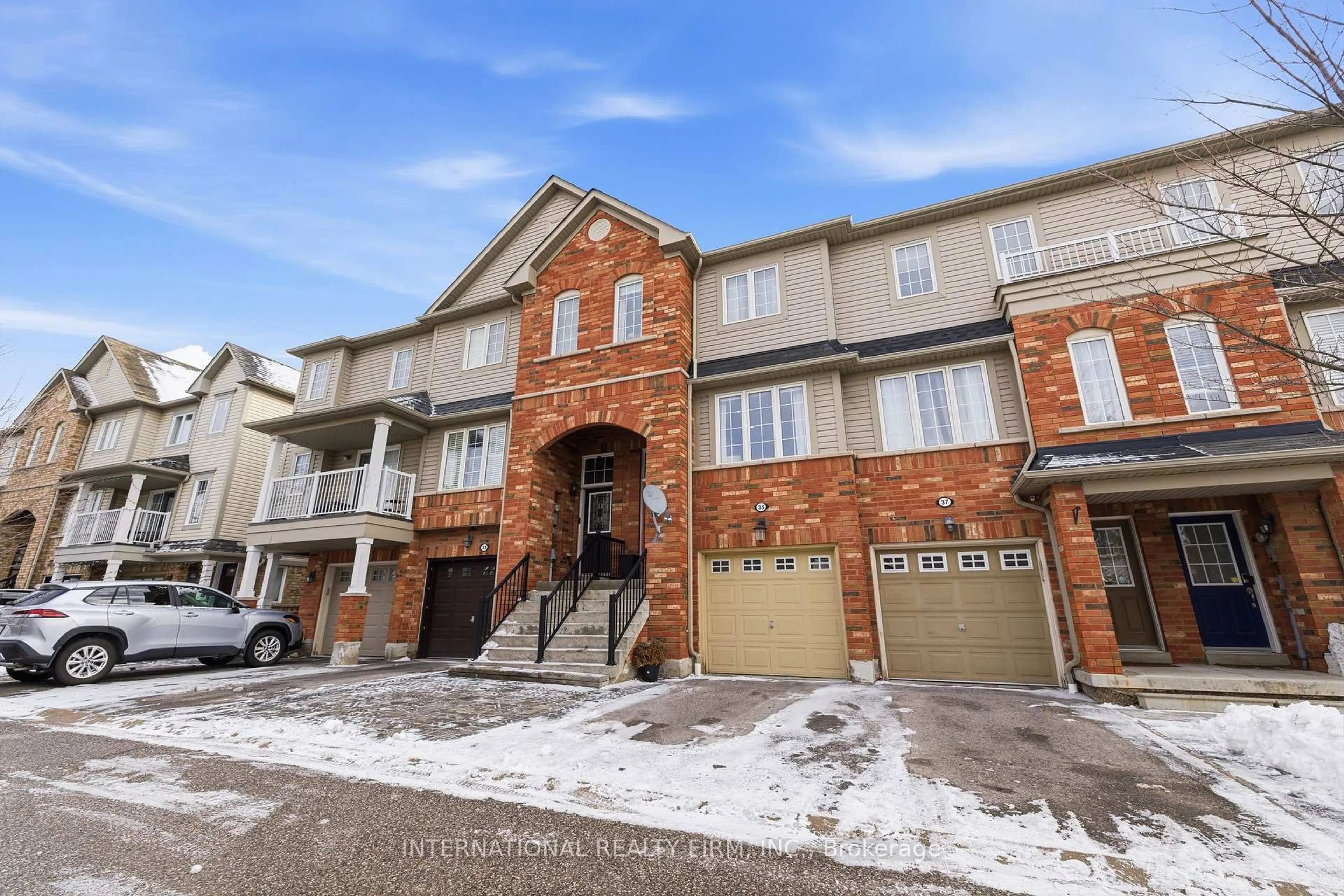 A pic from outside/outdoor area/front of a property/back of a property/a pic from drone, street for 35 Ventura Lane, Ajax Ontario L1T 0C4