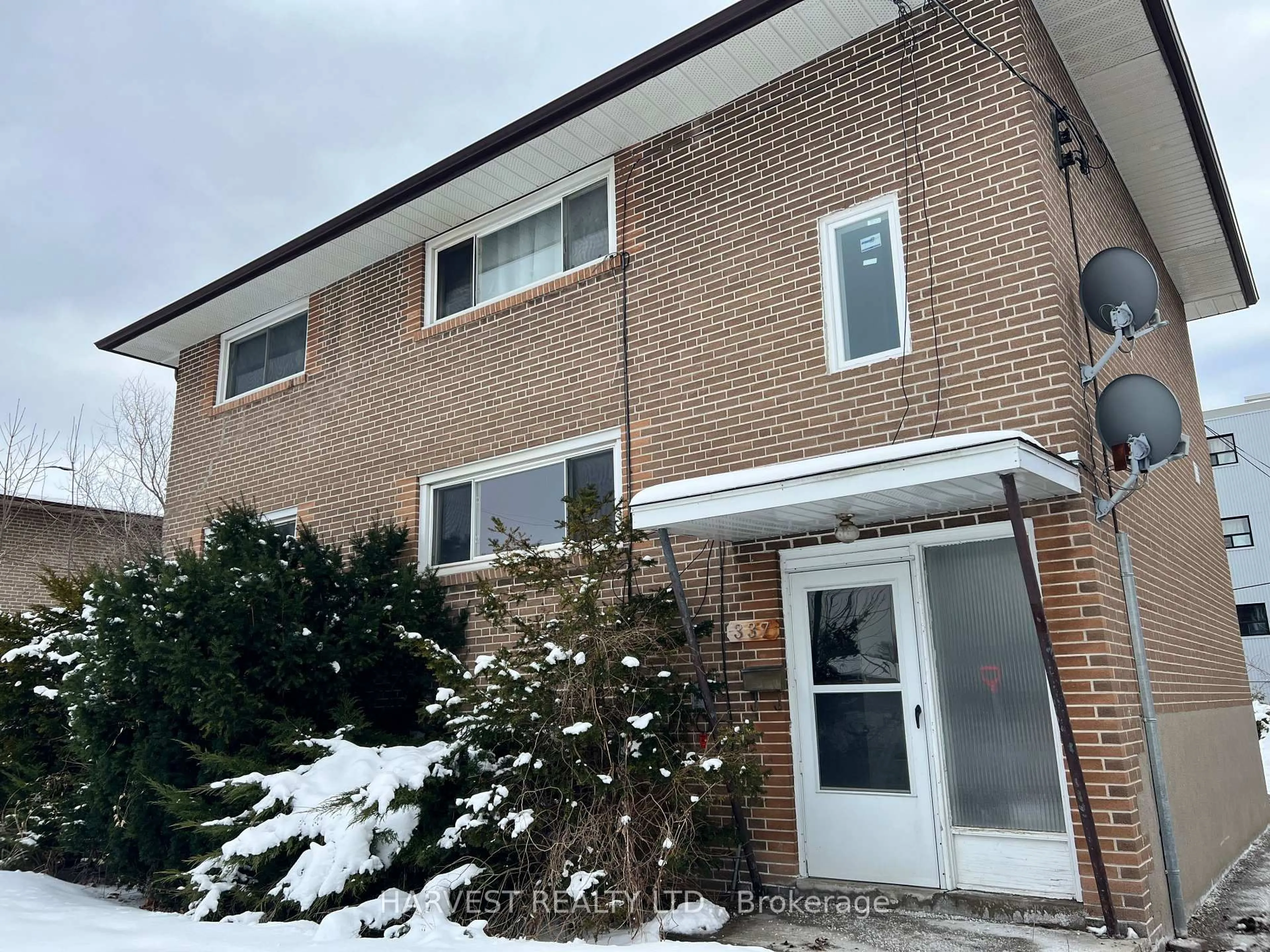 Home with brick exterior material, building for 337 Frontenac Ave, Oshawa Ontario L1J 2A7