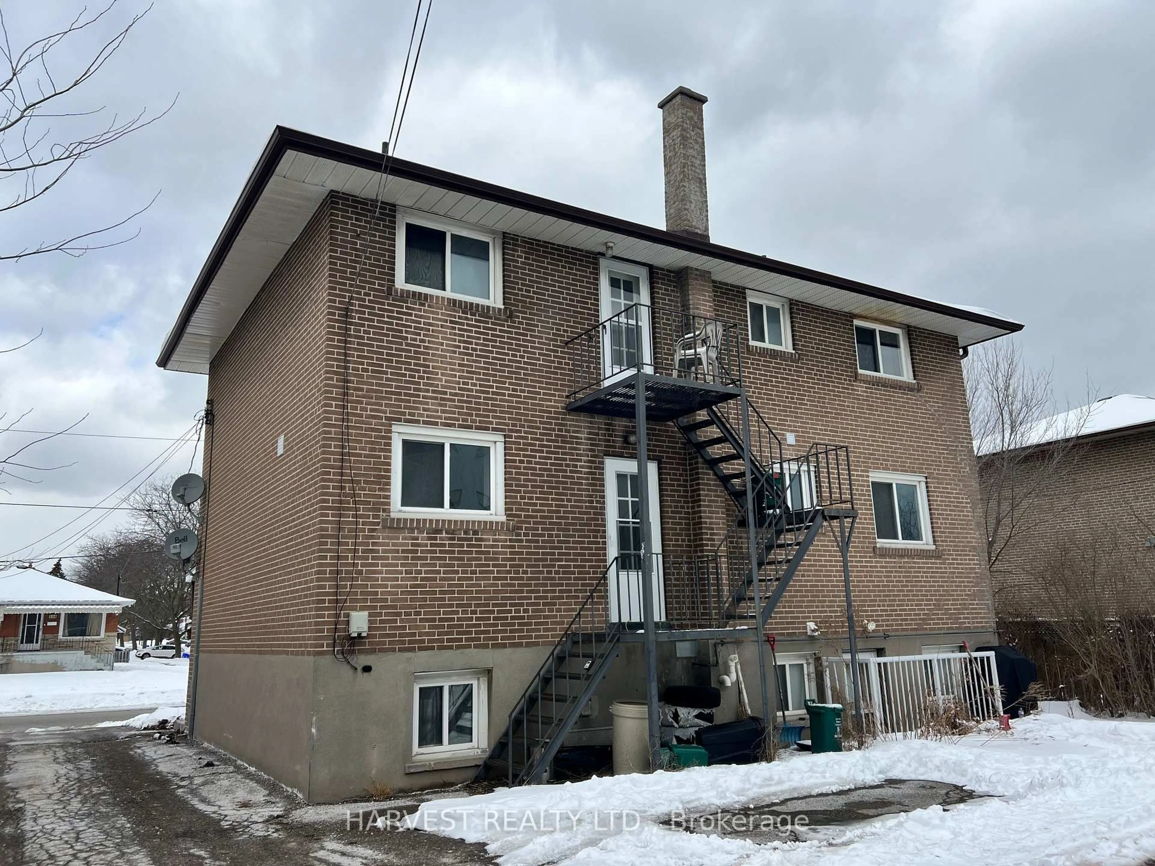 Home with brick exterior material, building for 337 Frontenac Ave, Oshawa Ontario L1J 2A7