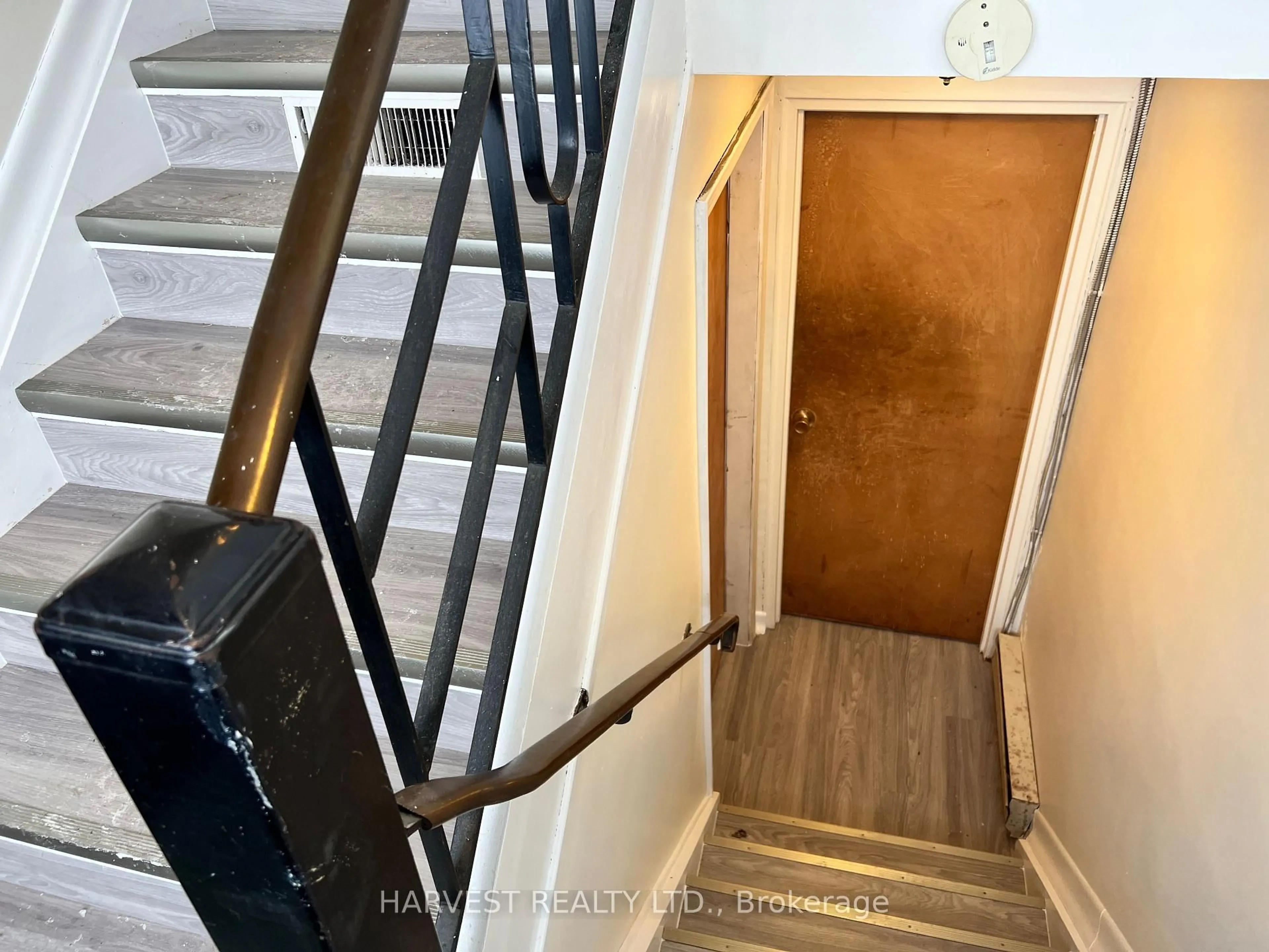 Stairs for 337 Frontenac Ave, Oshawa Ontario L1J 2A7