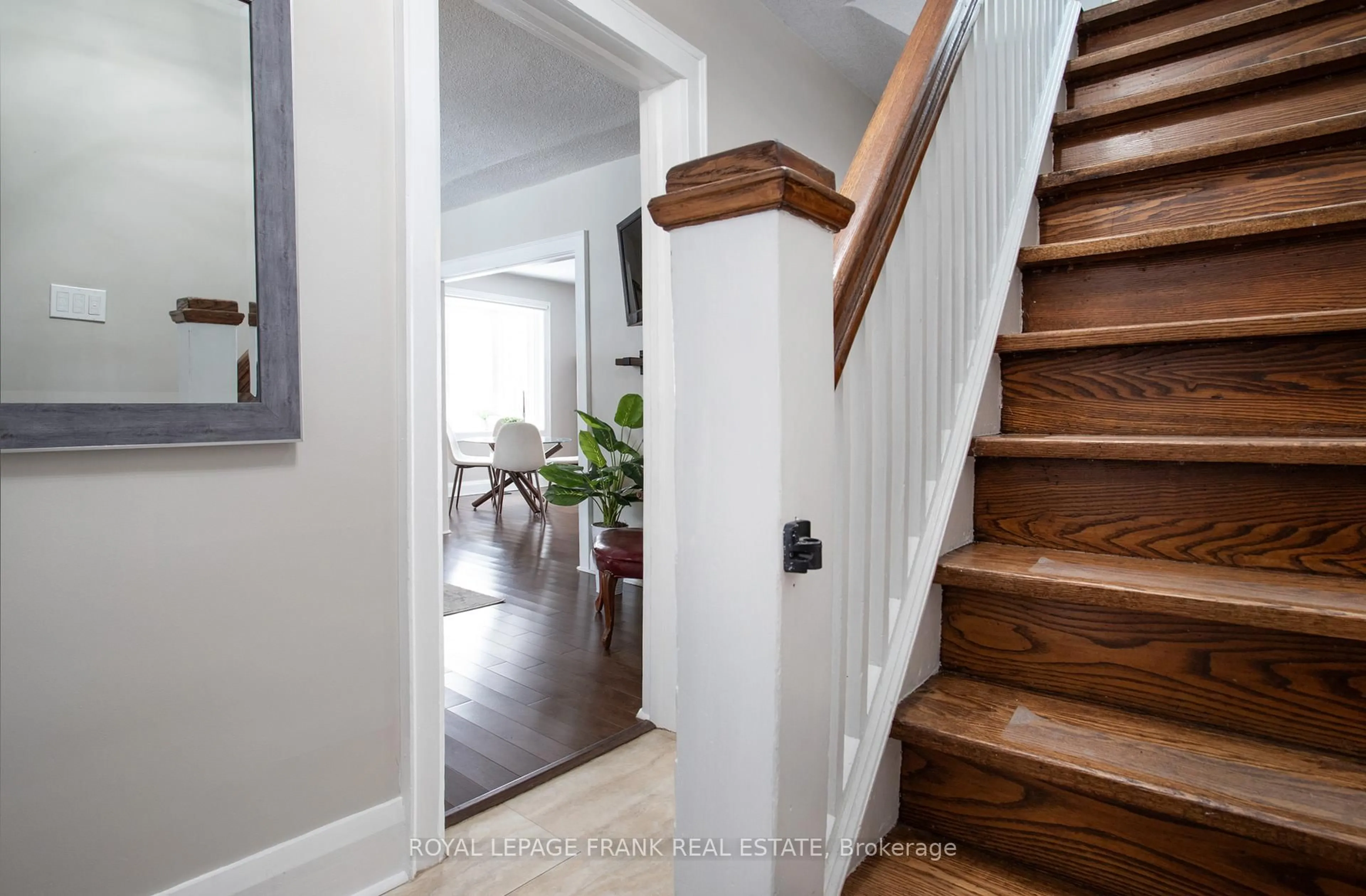 Indoor entryway for 288 St Eloi Ave, Oshawa Ontario L1H 2N5