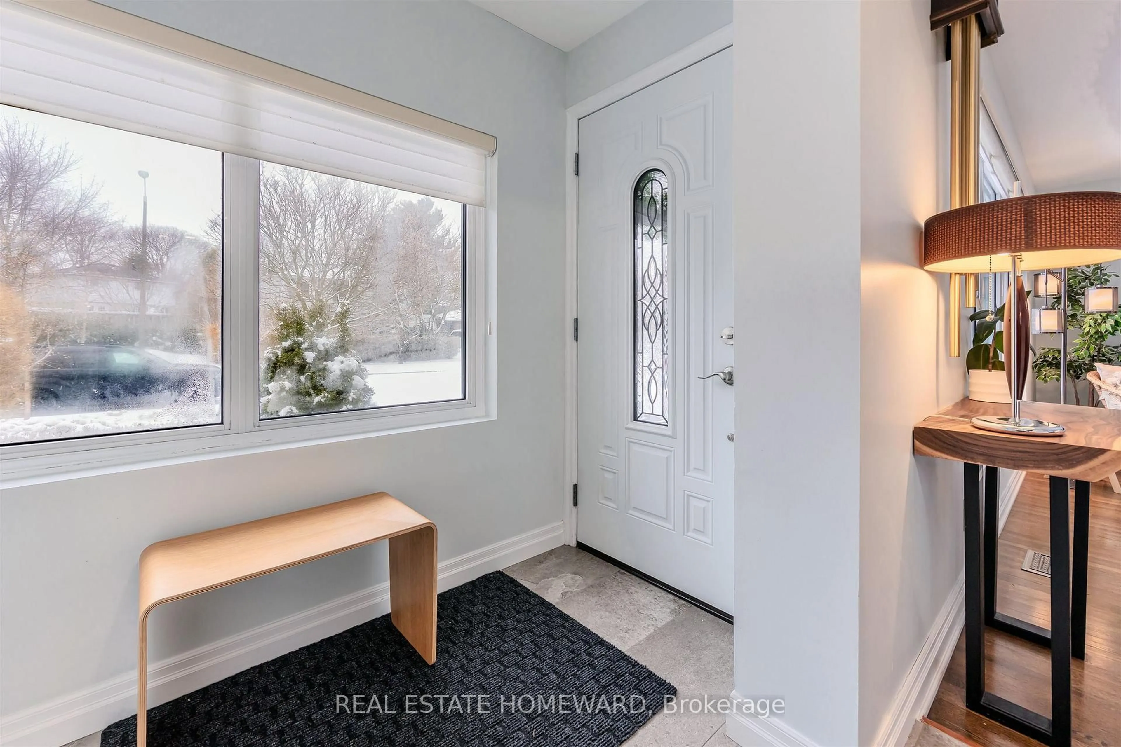 Indoor entryway for 27 Bournville Dr, Toronto Ontario M1E 1C3