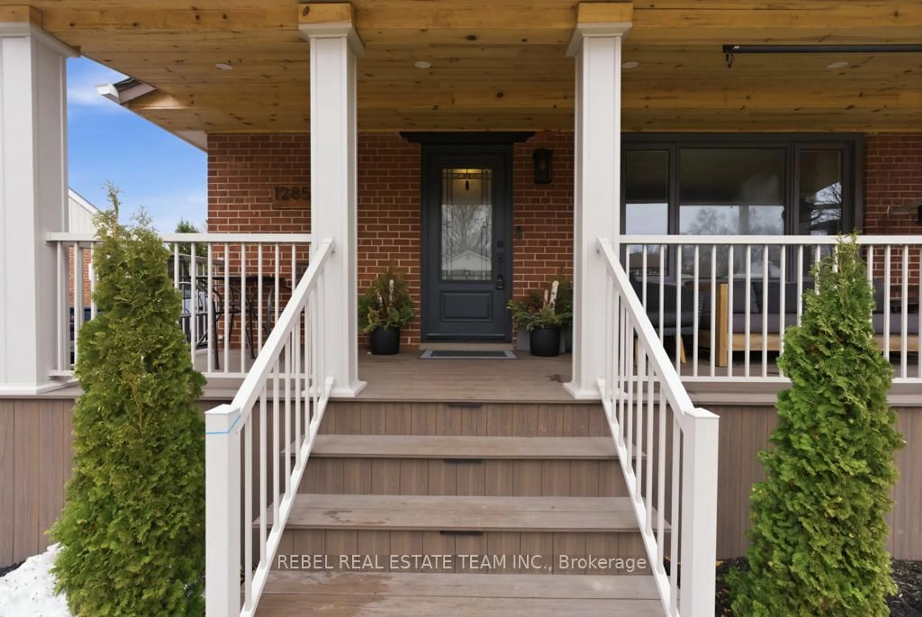 Unknown for 1285 Scugog Ave, Oshawa Ontario L1J 1J5