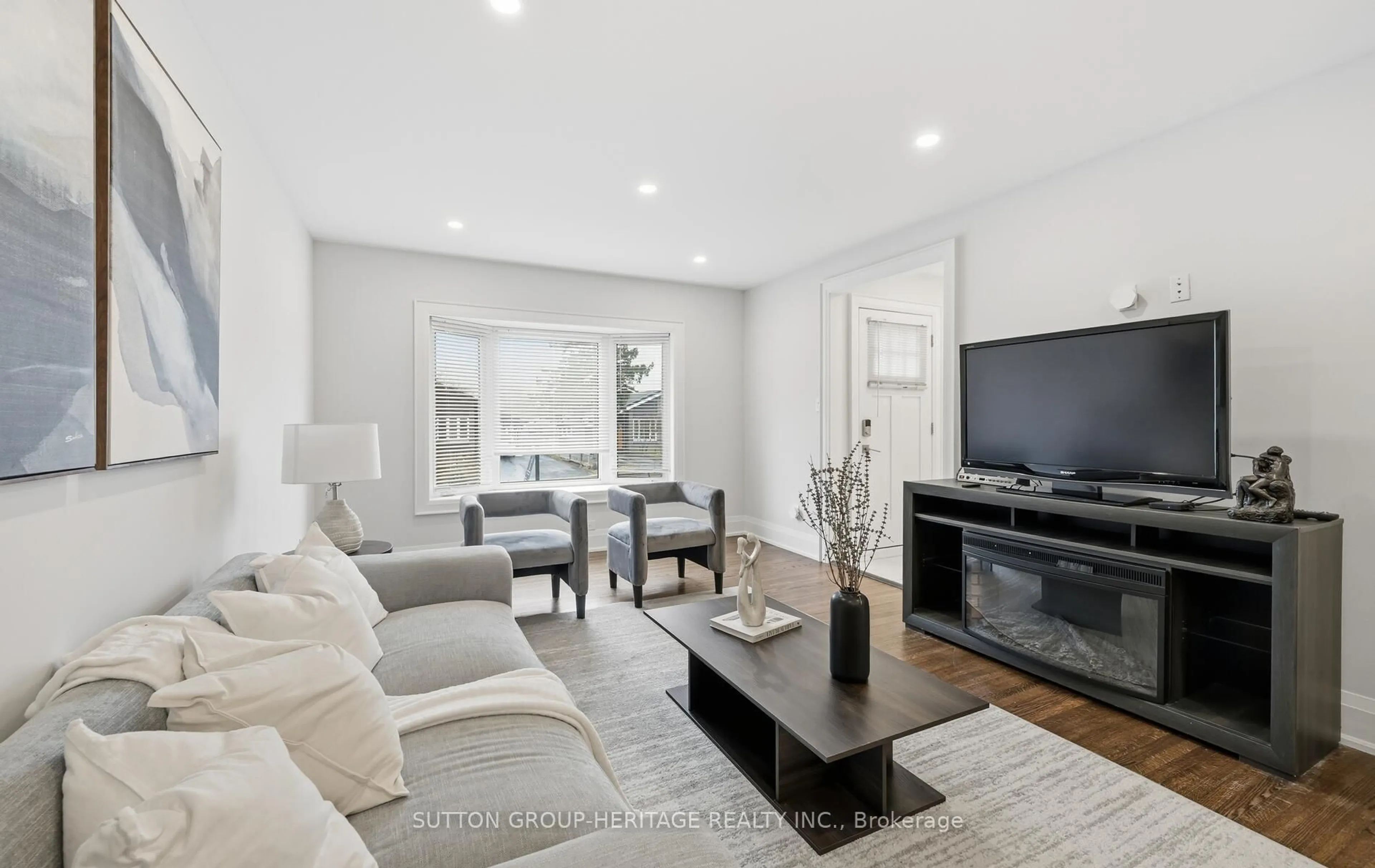 Living room with furniture, unknown for 1402 Colmar Ave, Pickering Ontario L1W 1C3