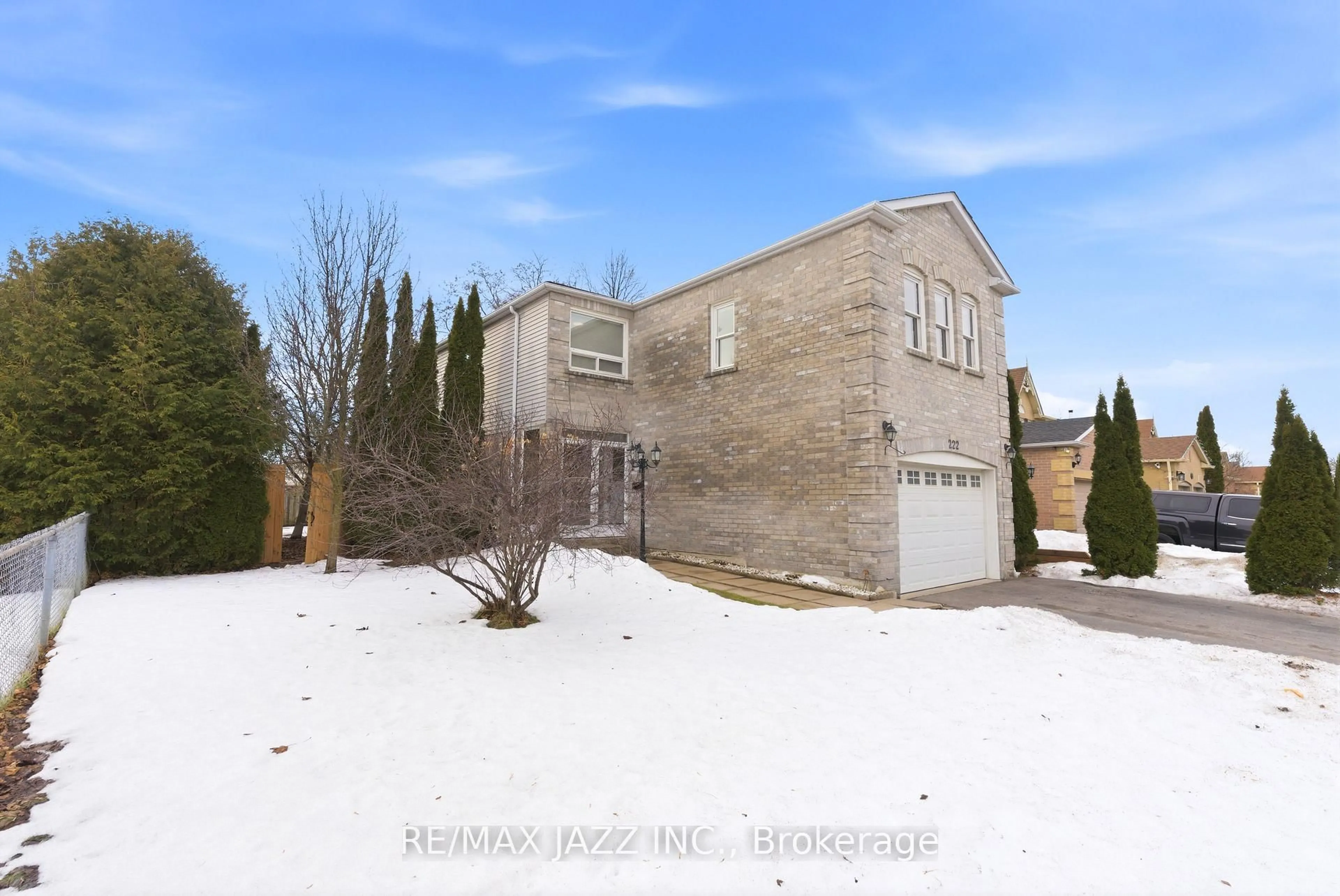 A pic from outside/outdoor area/front of a property/back of a property/a pic from drone, building for 222 Sandringham Dr, Clarington Ontario L1E 2A2