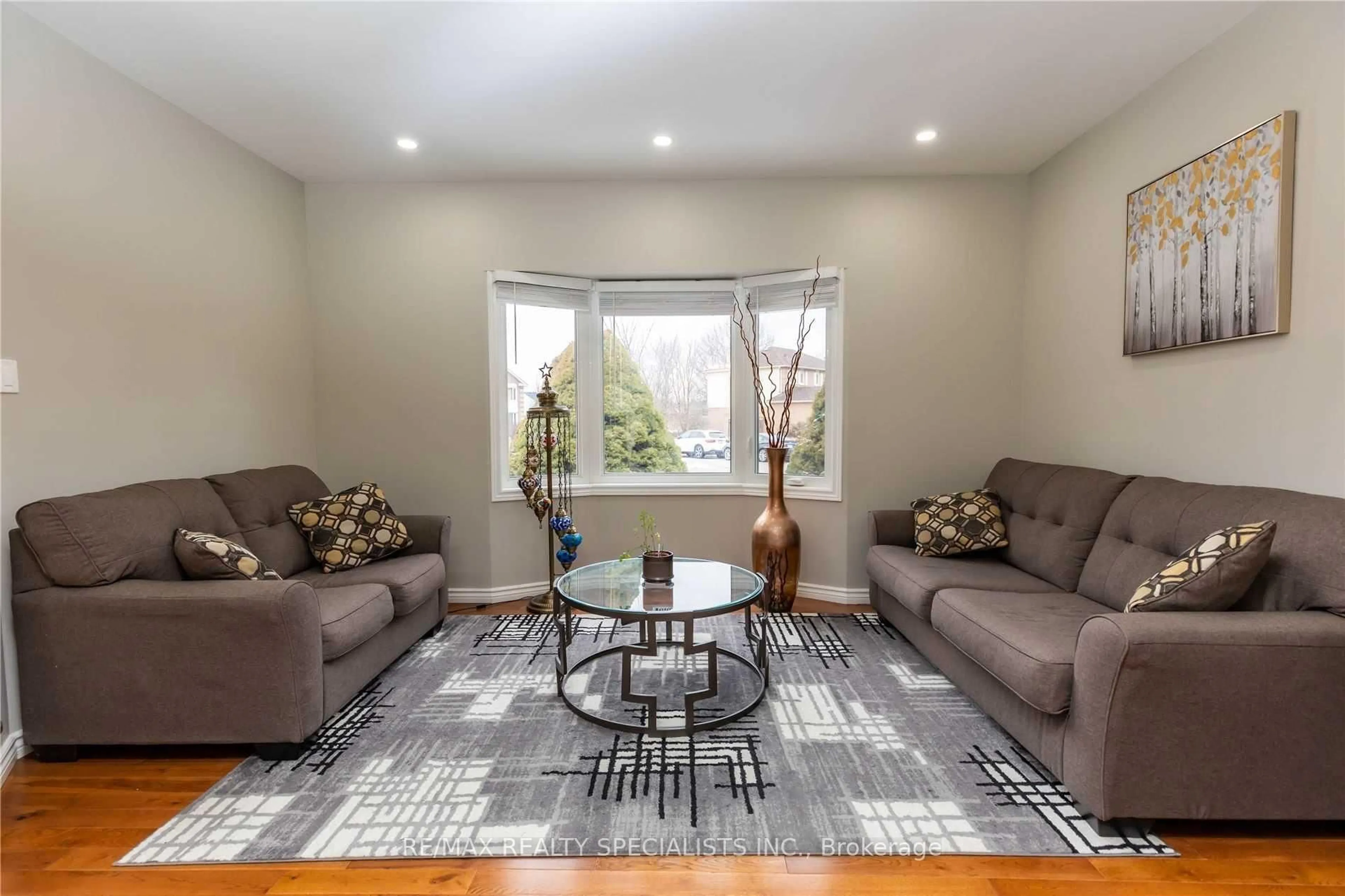 Living room with furniture, unknown for 885 Walton Crt, Whitby Ontario L1N 7R5