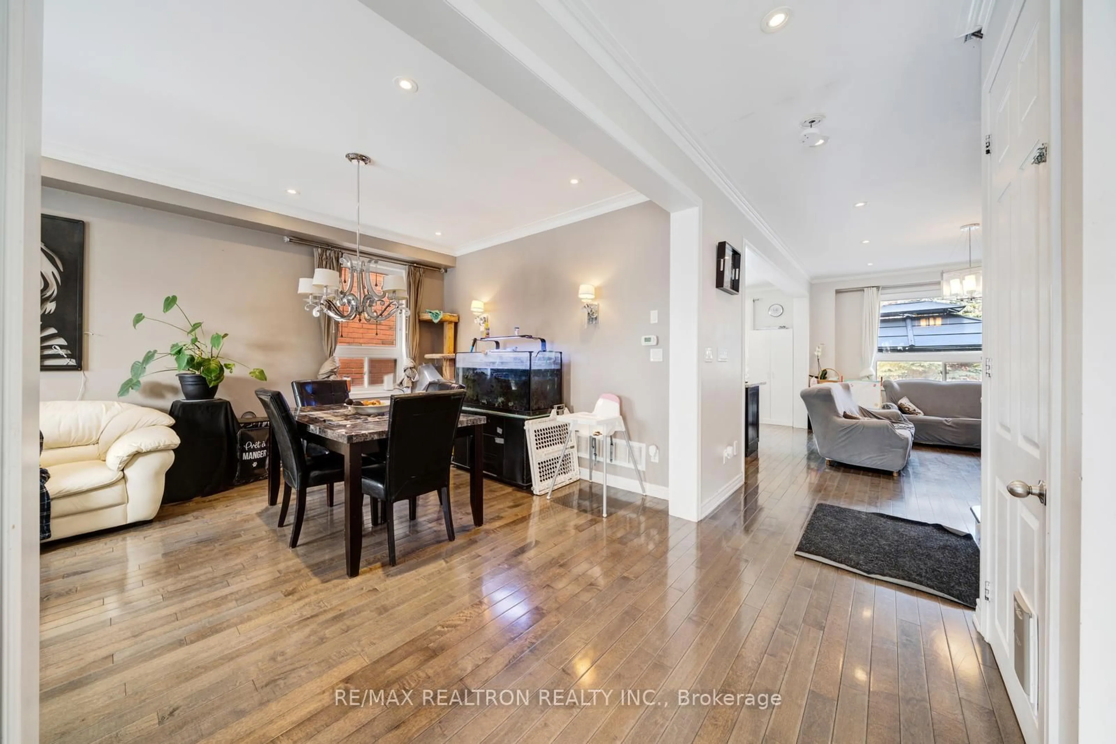 Open concept kitchen, unknown for 22 Northern Dancer Dr, Oshawa Ontario L1L 0A9