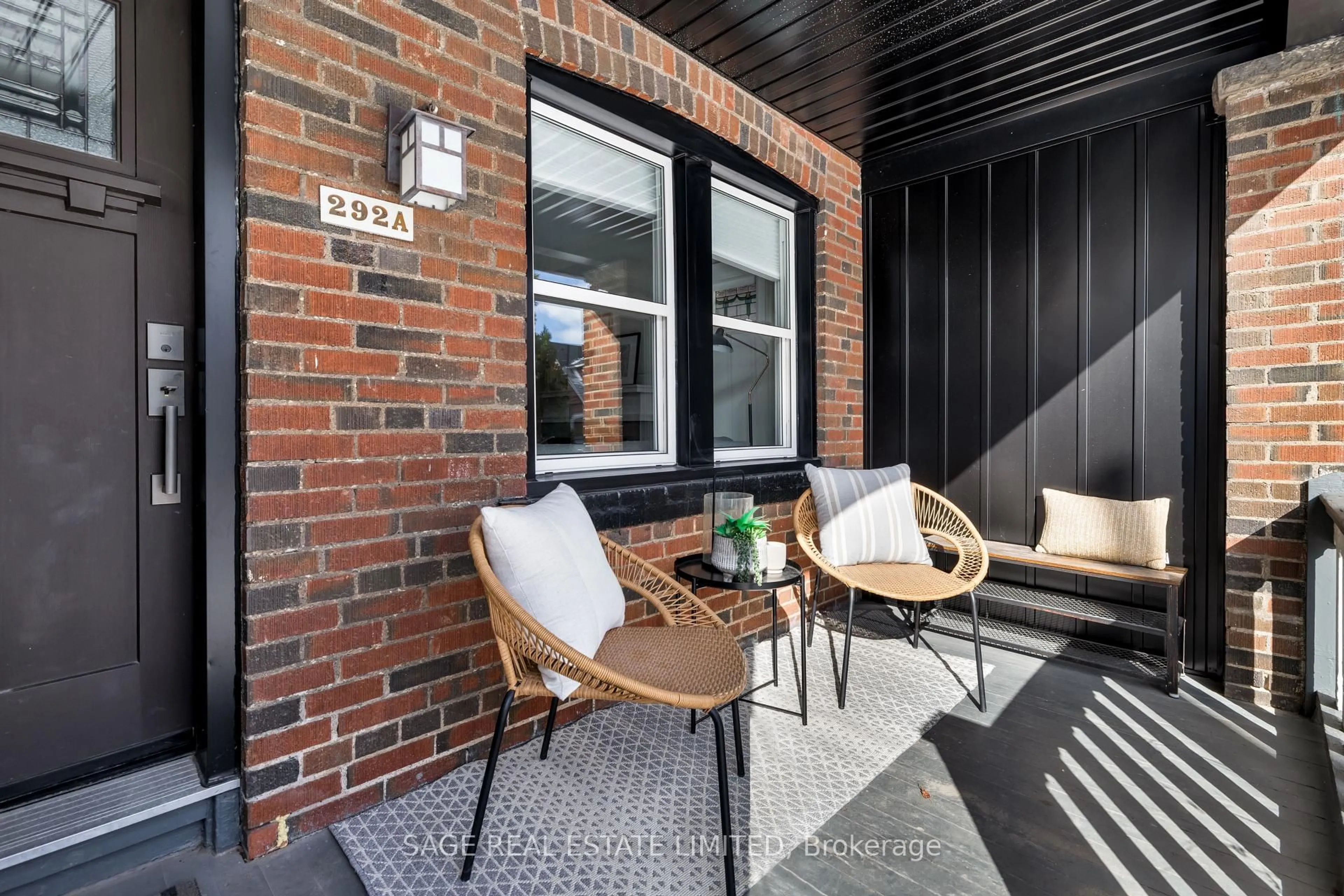 Patio, street for 292A Woodfield Rd, Toronto Ontario M4L 2X1