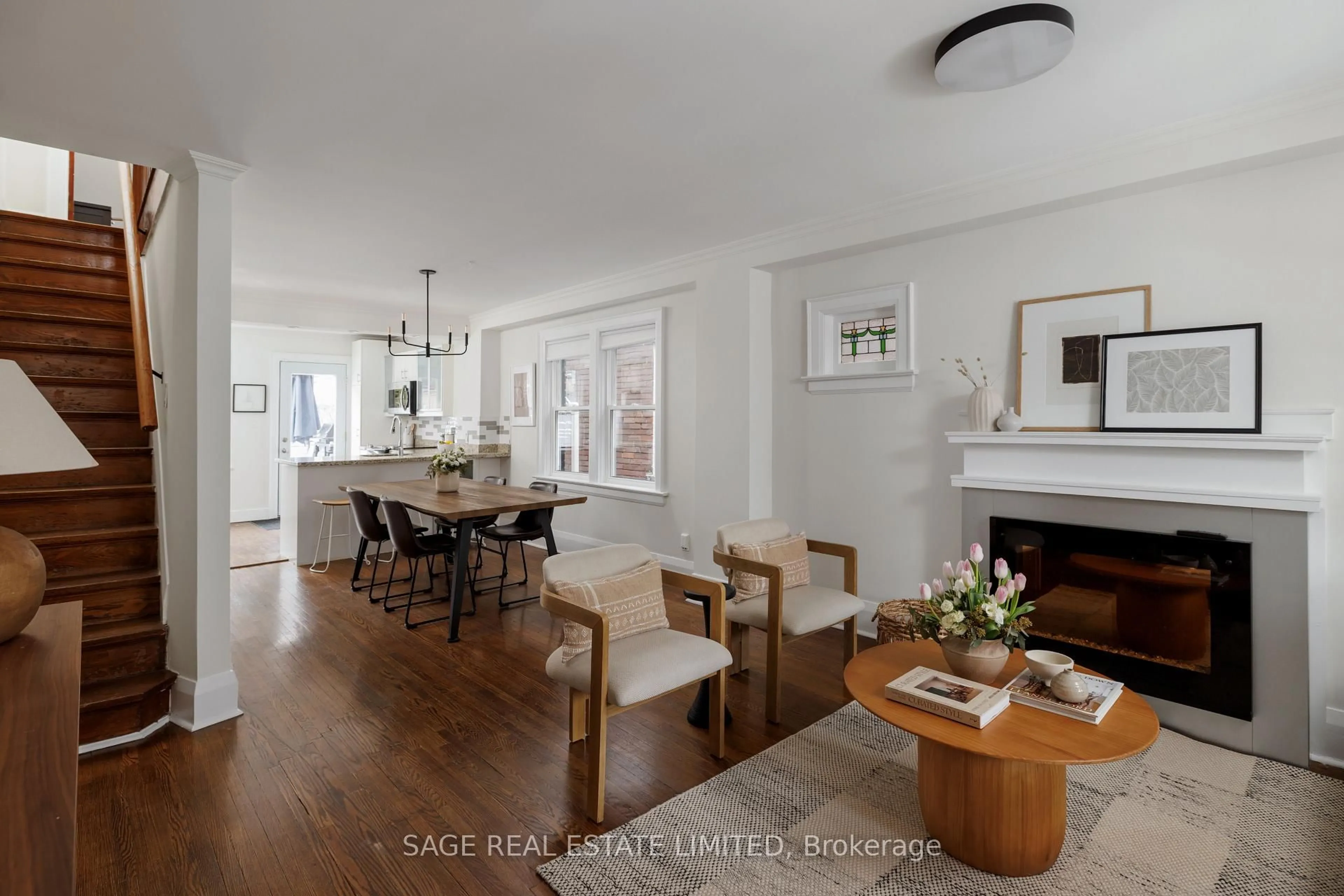 Unknown for 292A Woodfield Rd, Toronto Ontario M4L 2X1