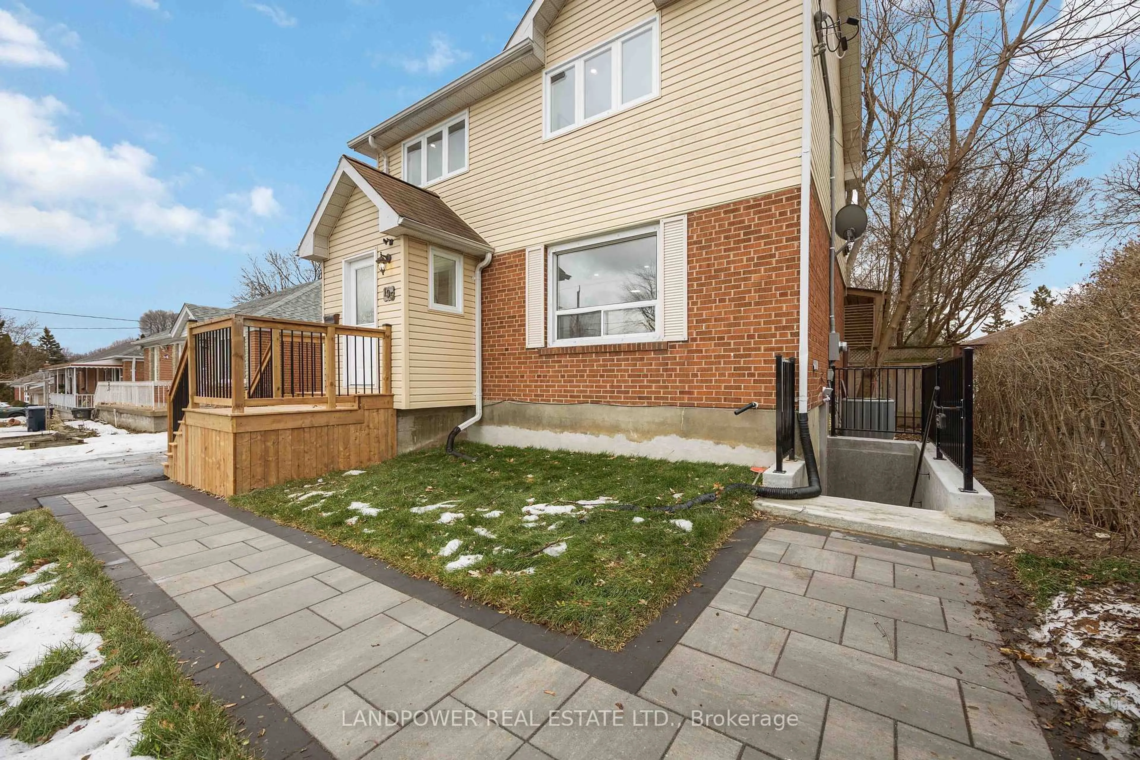 A pic from outside/outdoor area/front of a property/back of a property/a pic from drone, street for 195 Phyllis Ave, Toronto Ontario M1M 1Y9