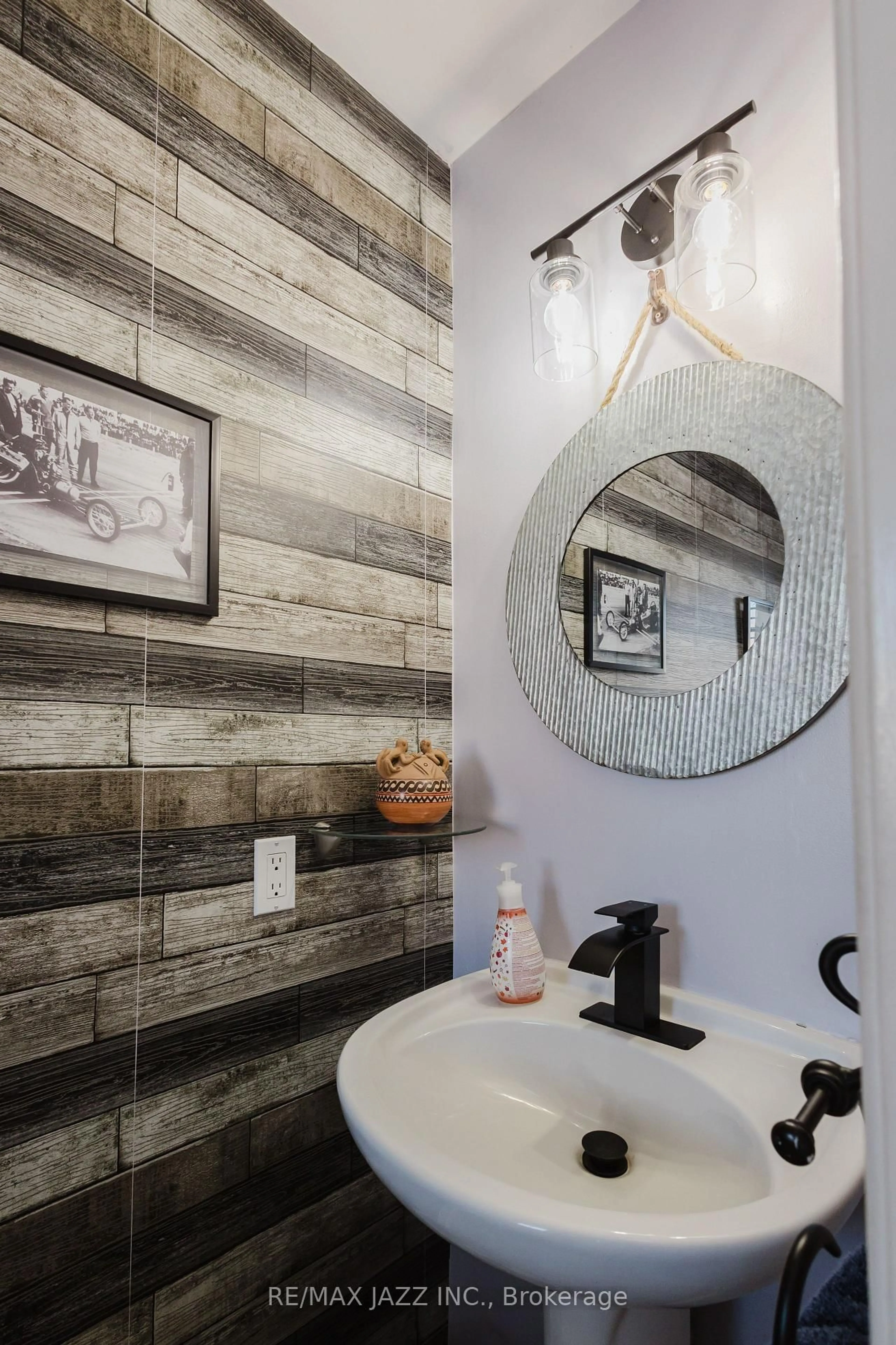 Contemporary bathroom, ceramic/tile floor for 104 Calwell Dr, Scugog Ontario L9L 1T7