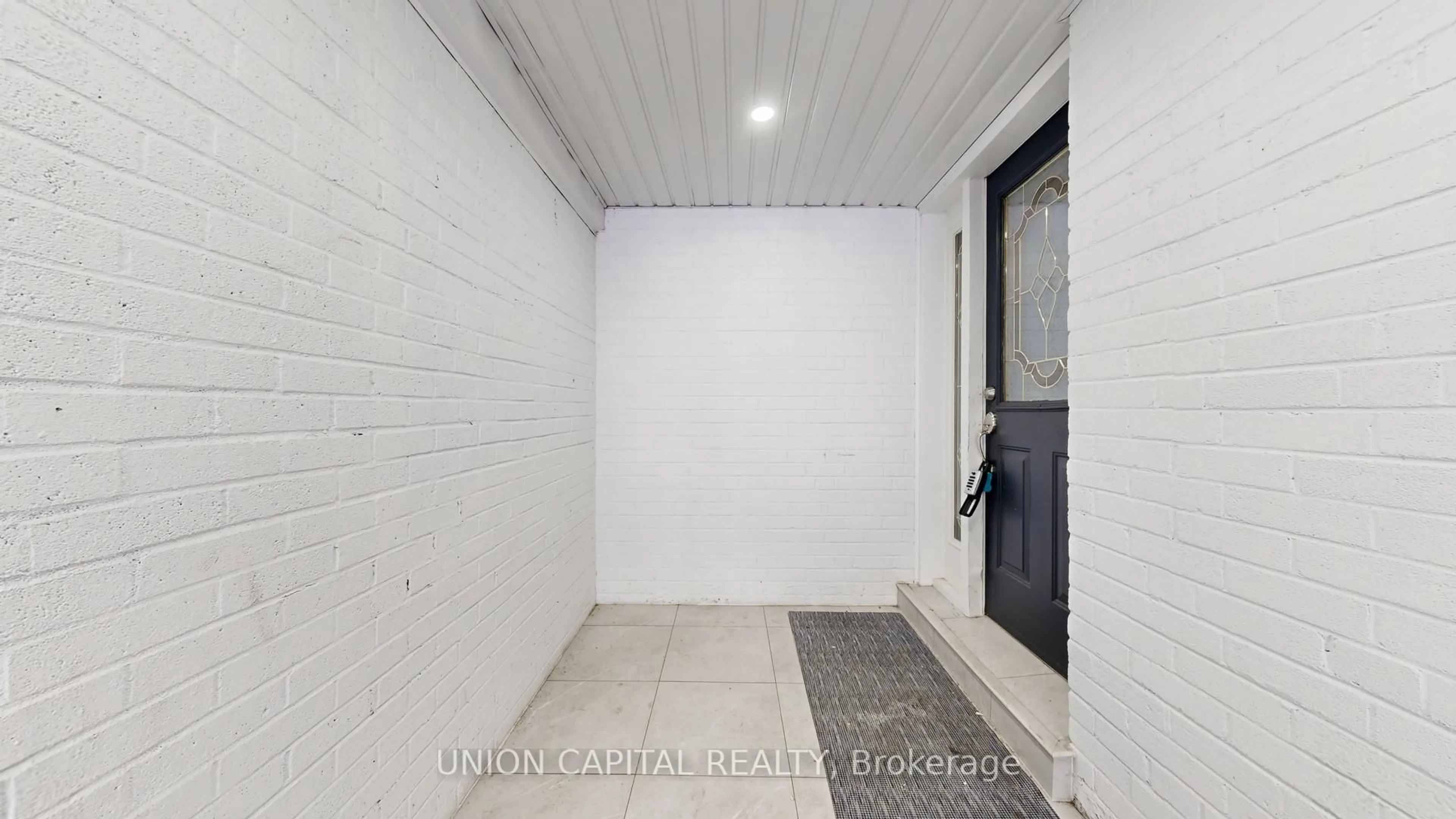 Indoor entryway for 3 Valia Rd, Toronto Ontario M1E 3V9