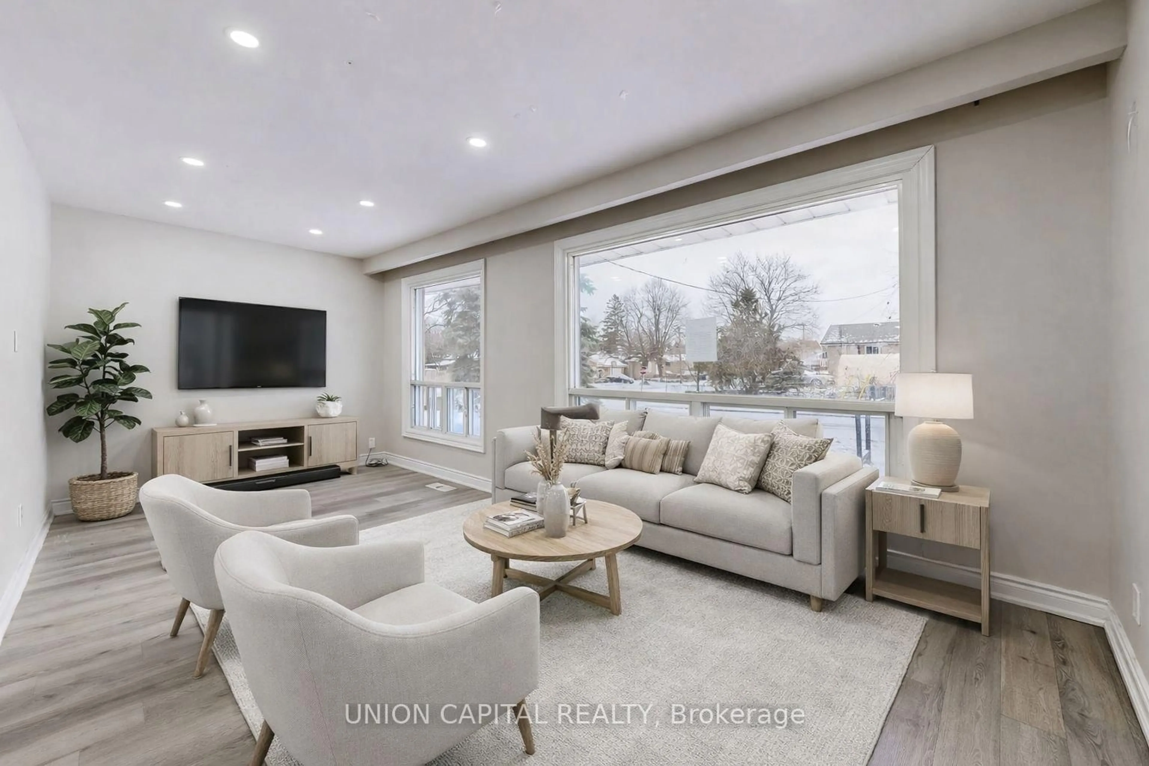 Living room with furniture, unknown for 3 Valia Rd, Toronto Ontario M1E 3V9