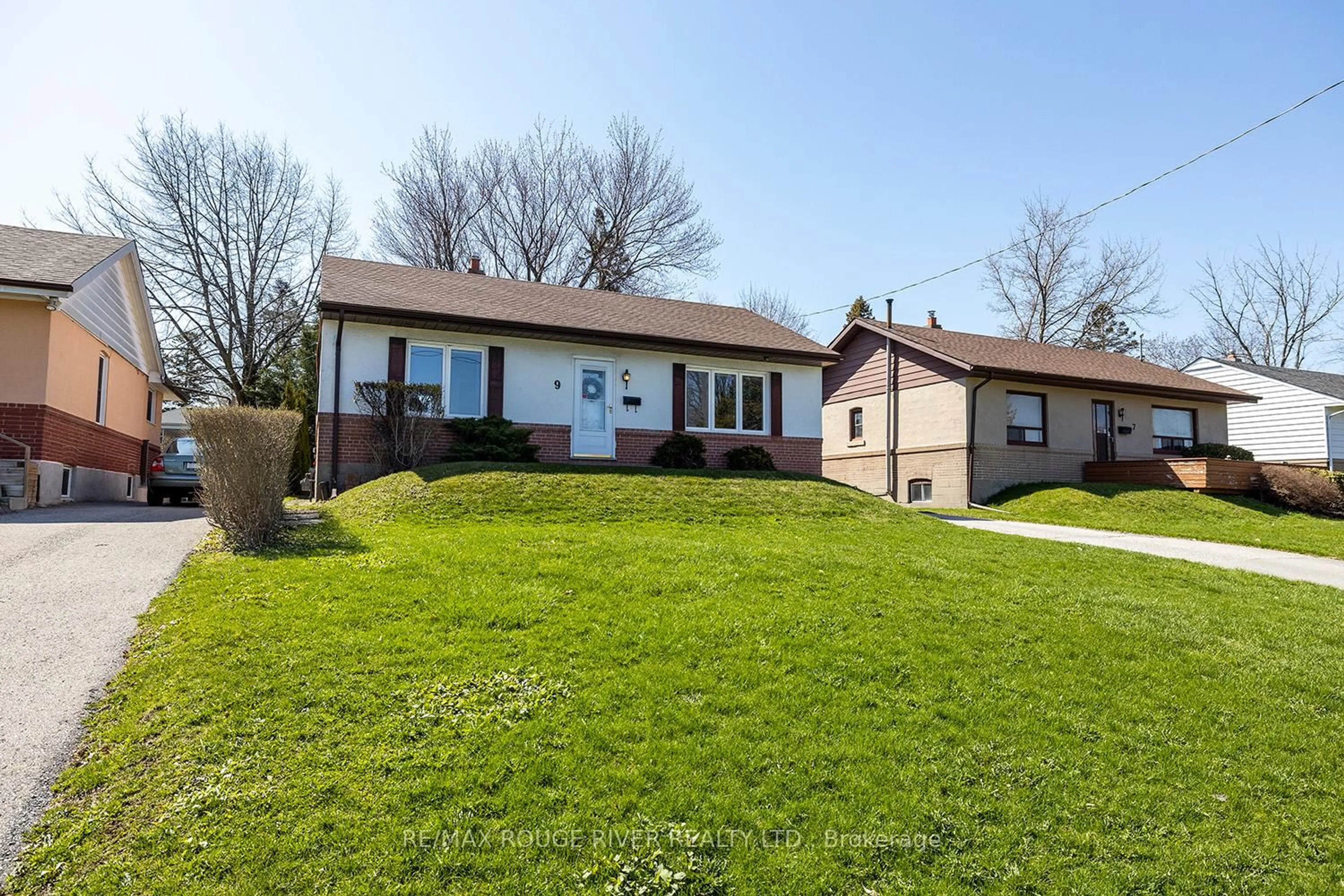 Home with vinyl exterior material, street for 9 Granard Blvd, Toronto Ontario M1M 2C9