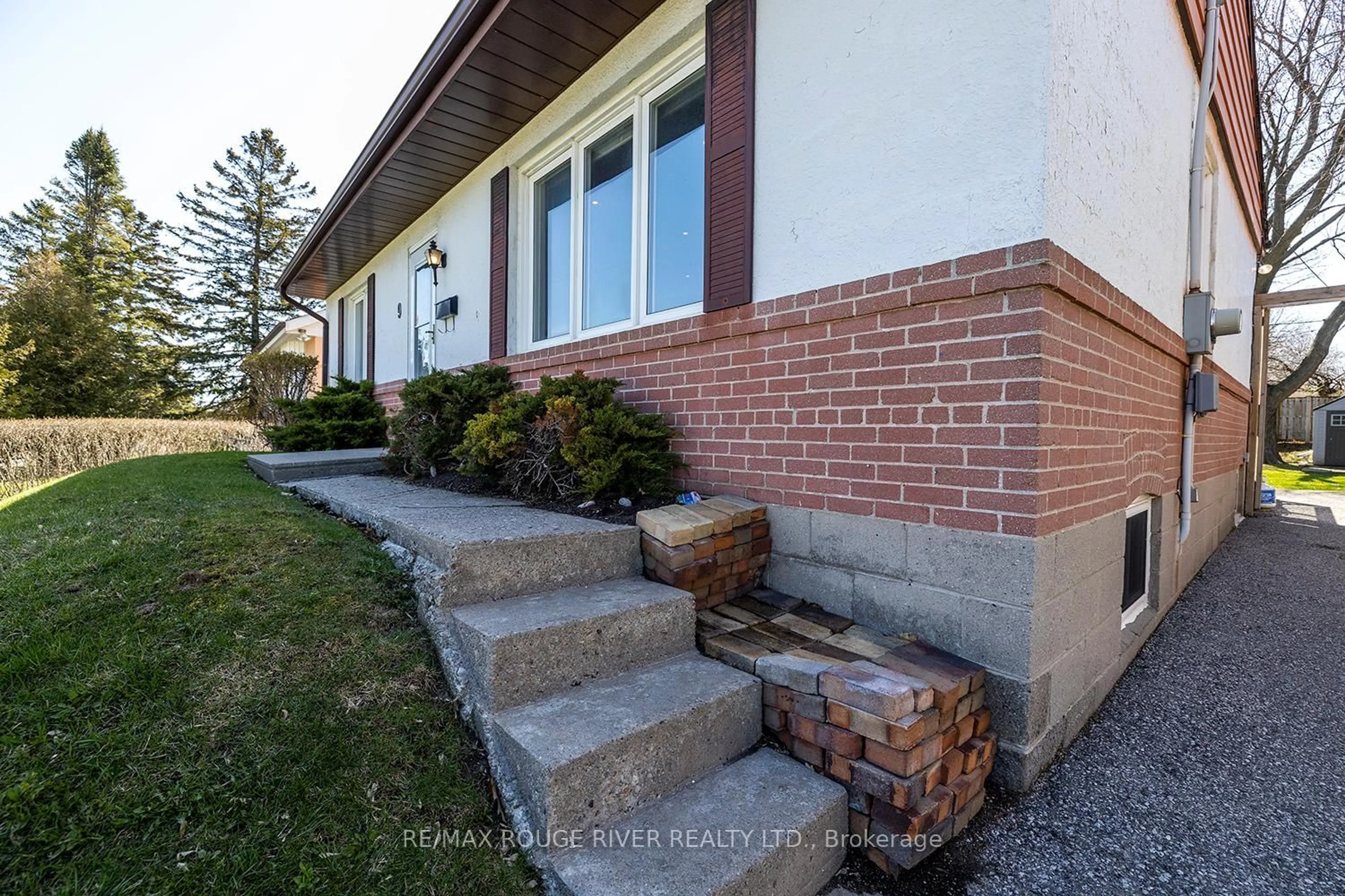 Home with brick exterior material, street for 9 Granard Blvd, Toronto Ontario M1M 2C9