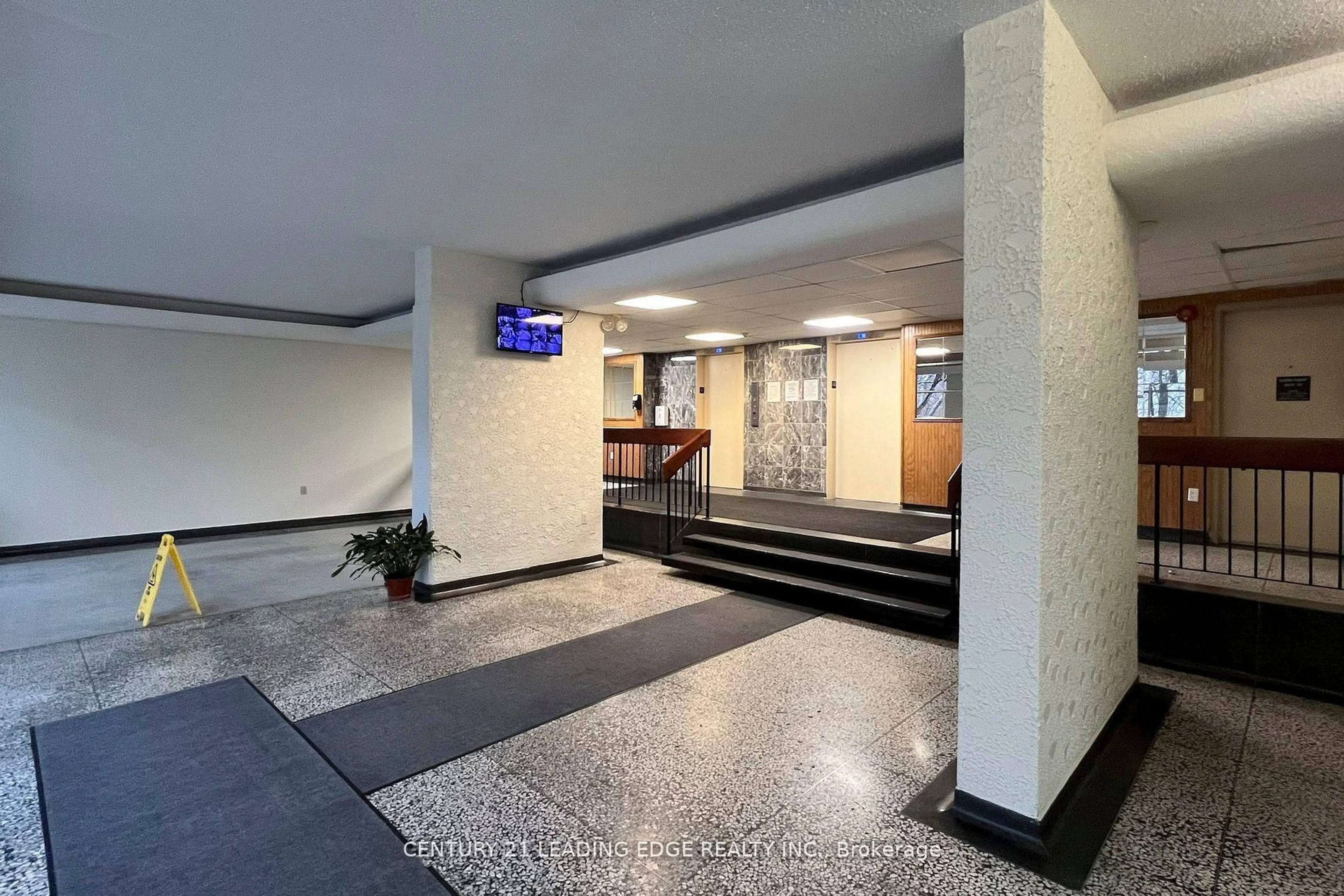 Lobby for 2245 Eglinton Ave #1005, Toronto Ontario M1K 2N3