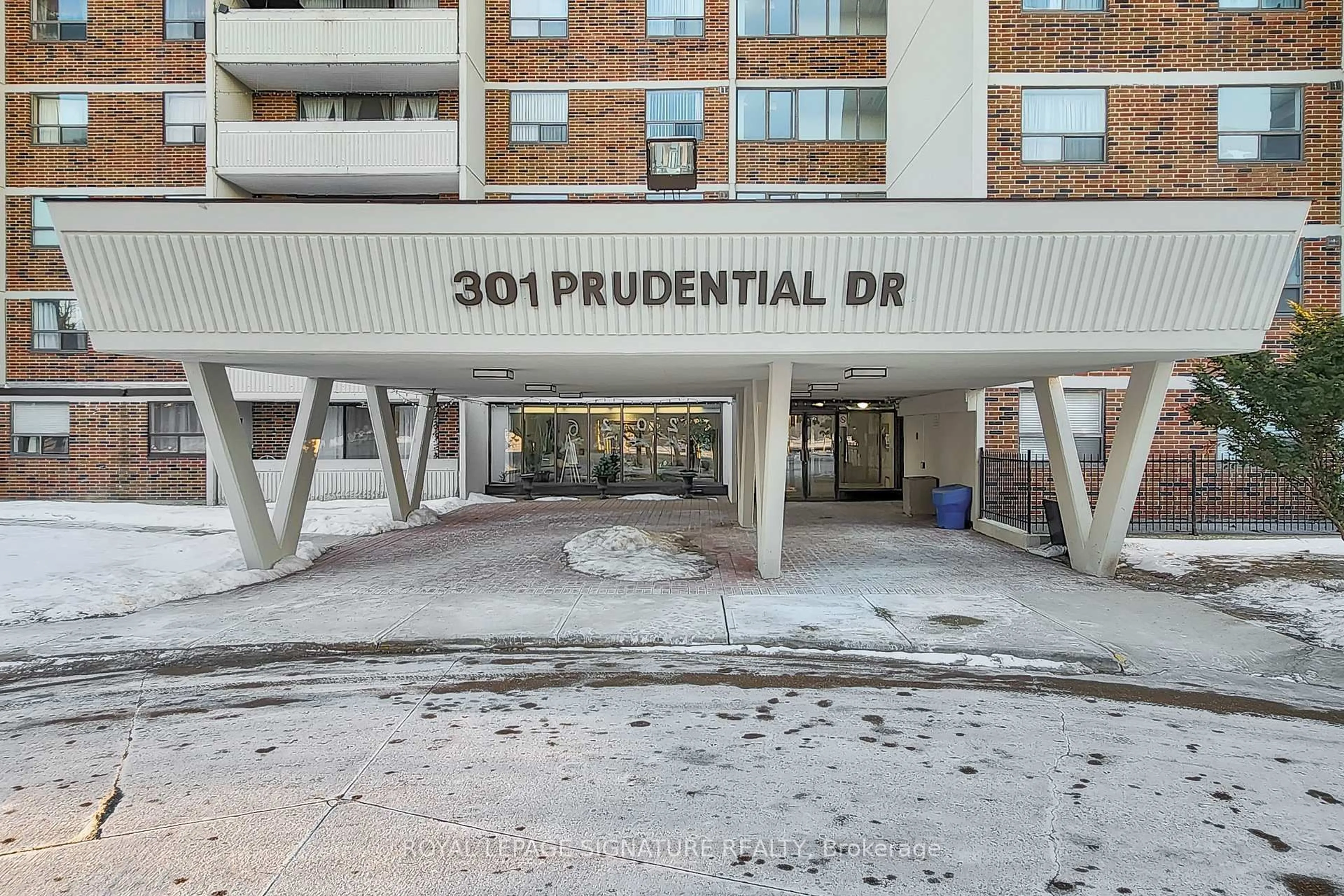 Indoor foyer for 301 Prudential Dr #101, Toronto Ontario M1P 4V3