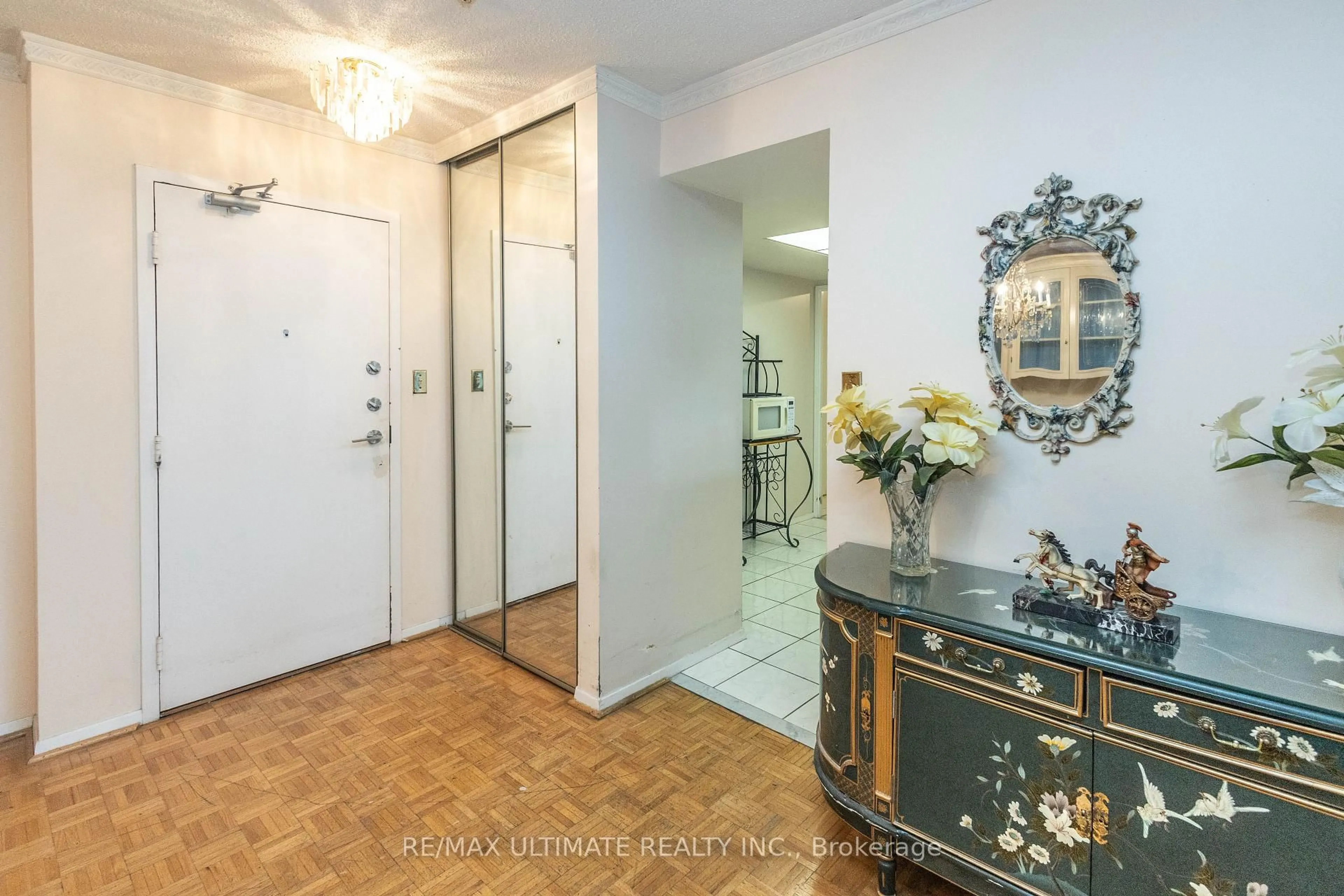 Indoor entryway for 275 Bamburgh Circ #204, Toronto Ontario M1W 3X4