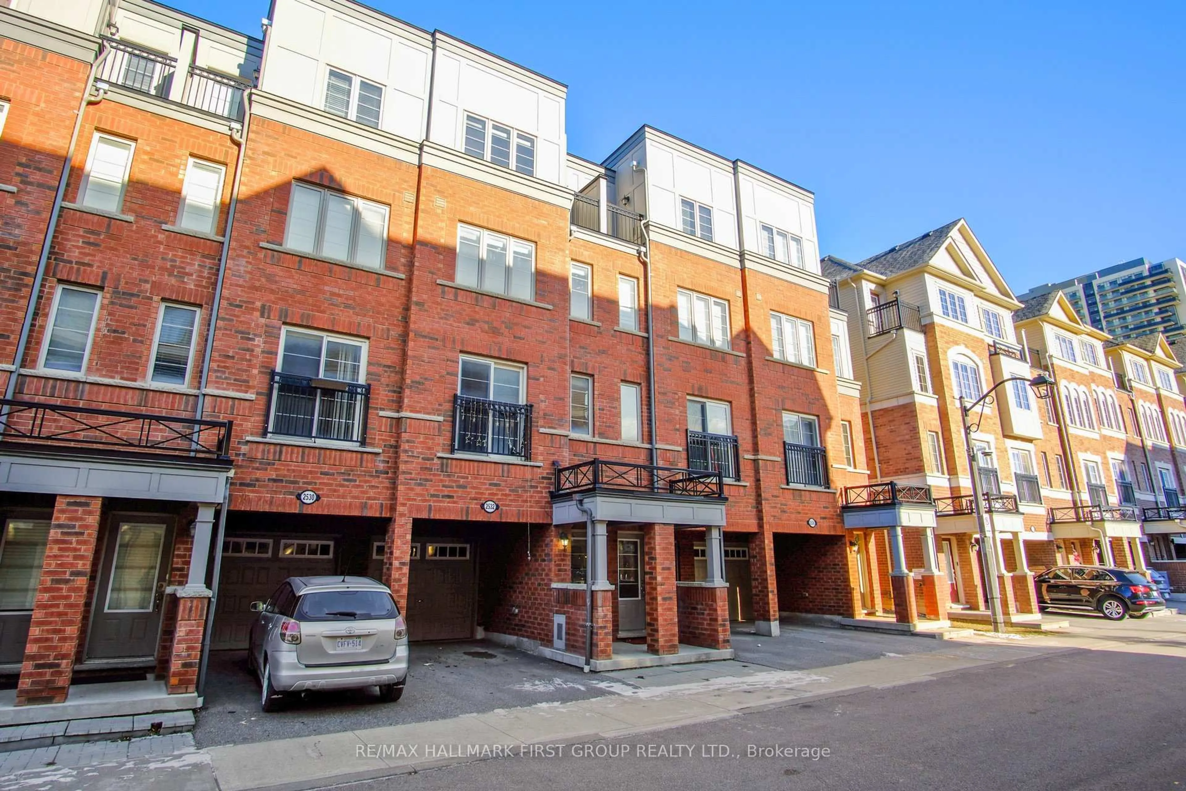 A pic from outside/outdoor area/front of a property/back of a property/a pic from drone, street for 2532 Bromus Path, Oshawa Ontario L1L 0K7