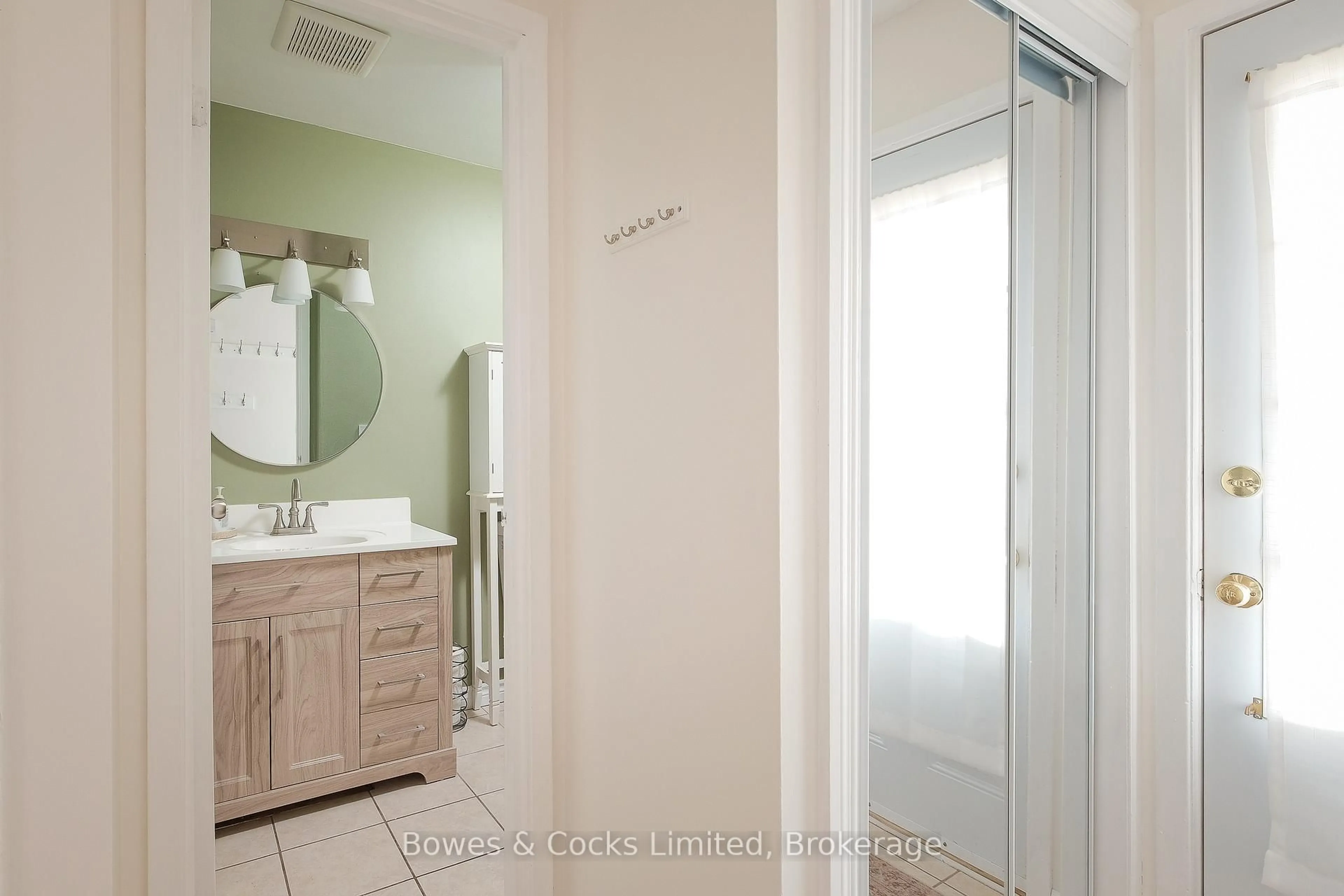 Unknown for 138 Seneca Ave, Oshawa Ontario L1G 7S6