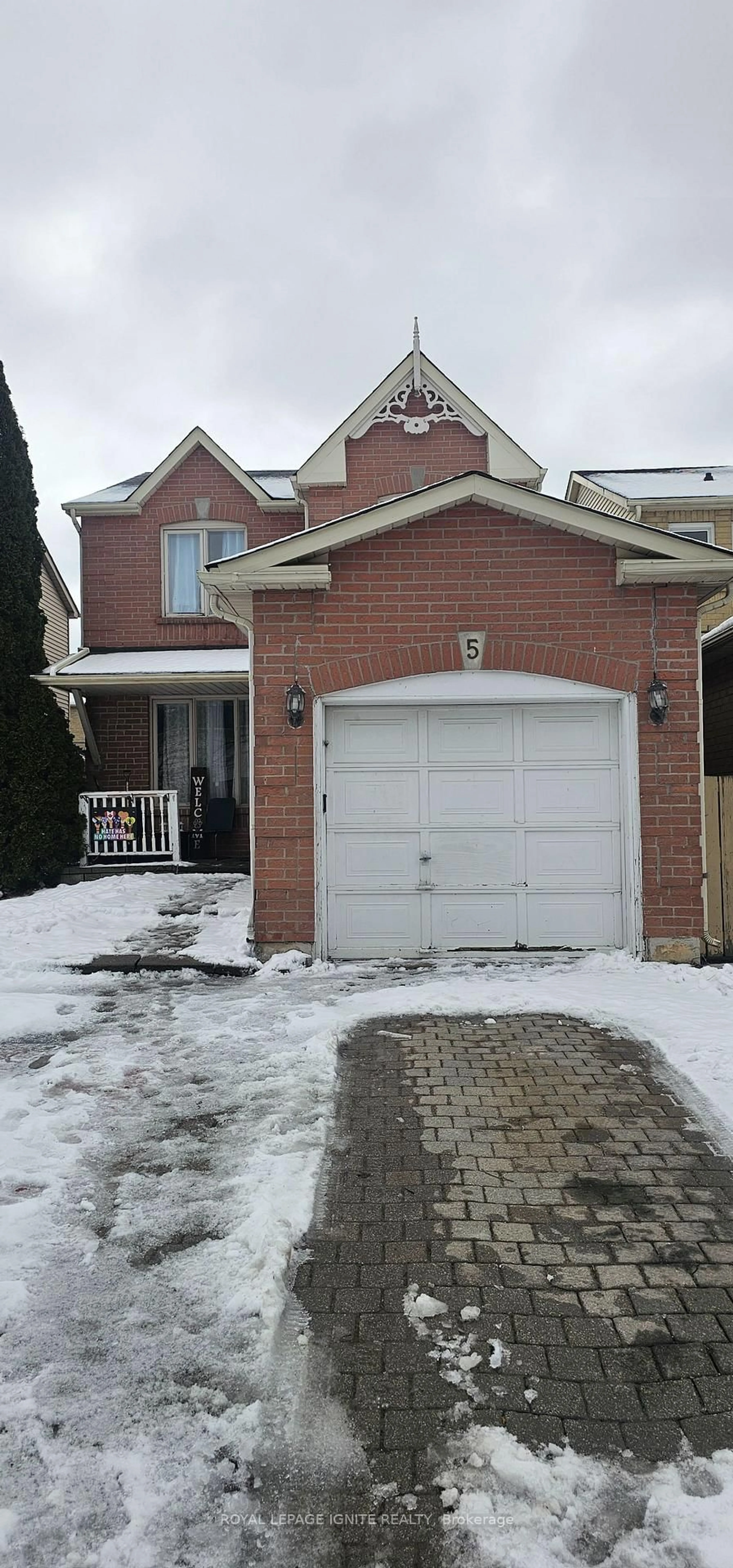 Home with brick exterior material, street for 5 Yorkville Dr, Clarington Ontario L1E 2A8