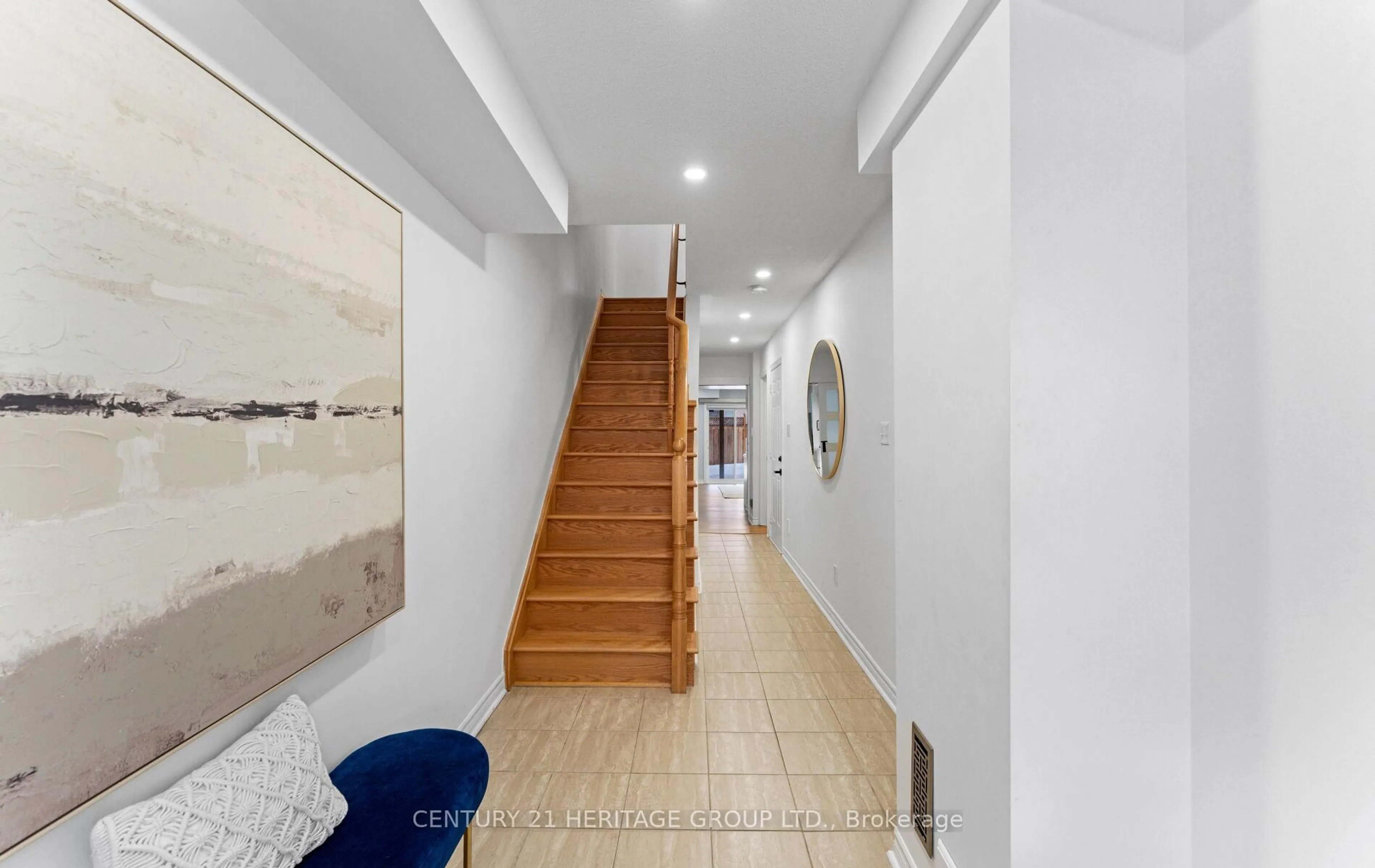 Indoor foyer for 1548 Winville Rd, Pickering Ontario L1X 0C5