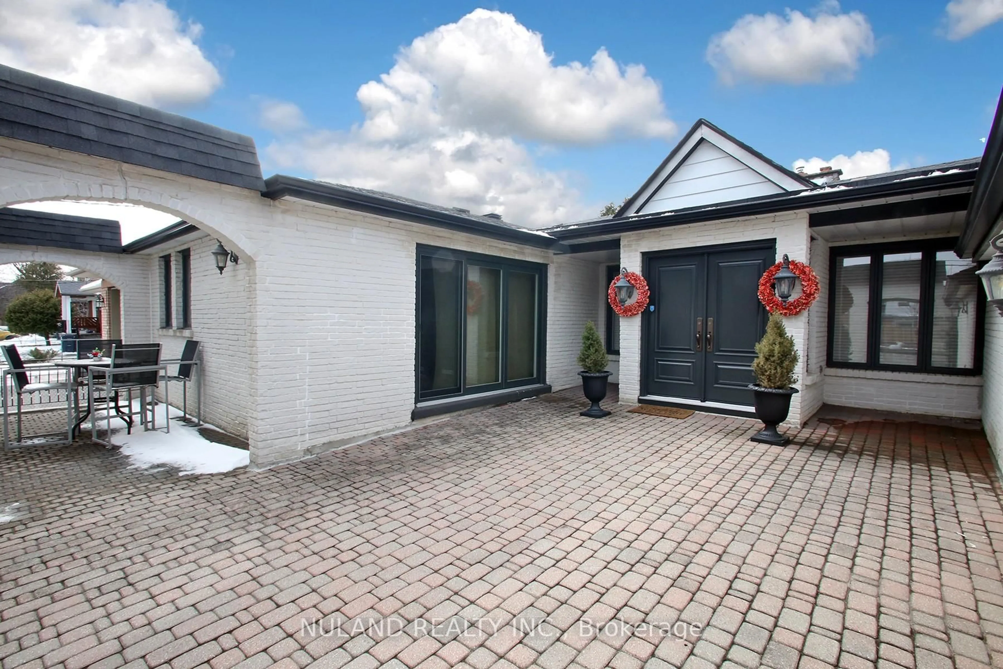 Unknown for 2098 Pharmacy Ave, Toronto Ontario M1W 1H8