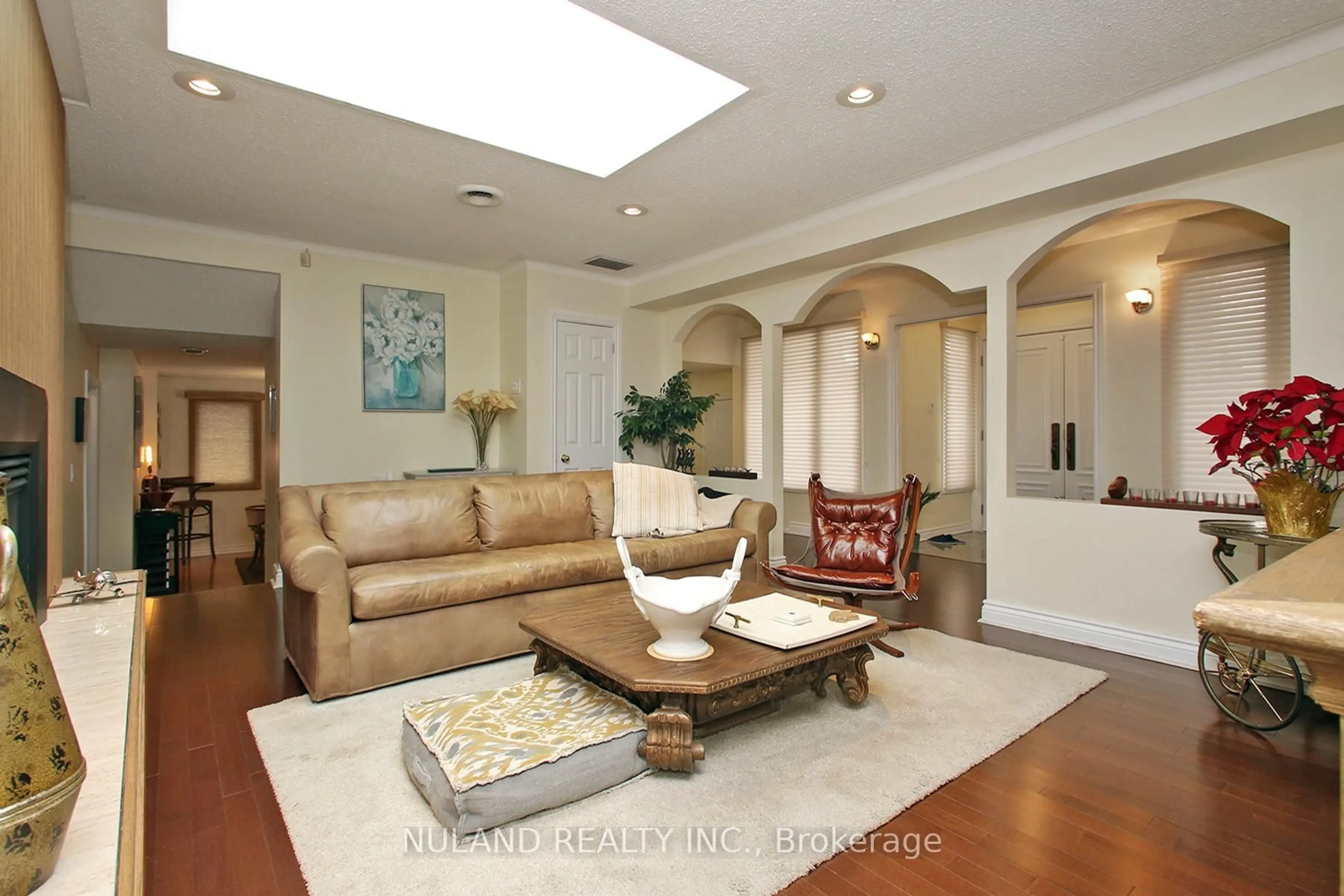 Living room with furniture, unknown for 2098 Pharmacy Ave, Toronto Ontario M1W 1H8