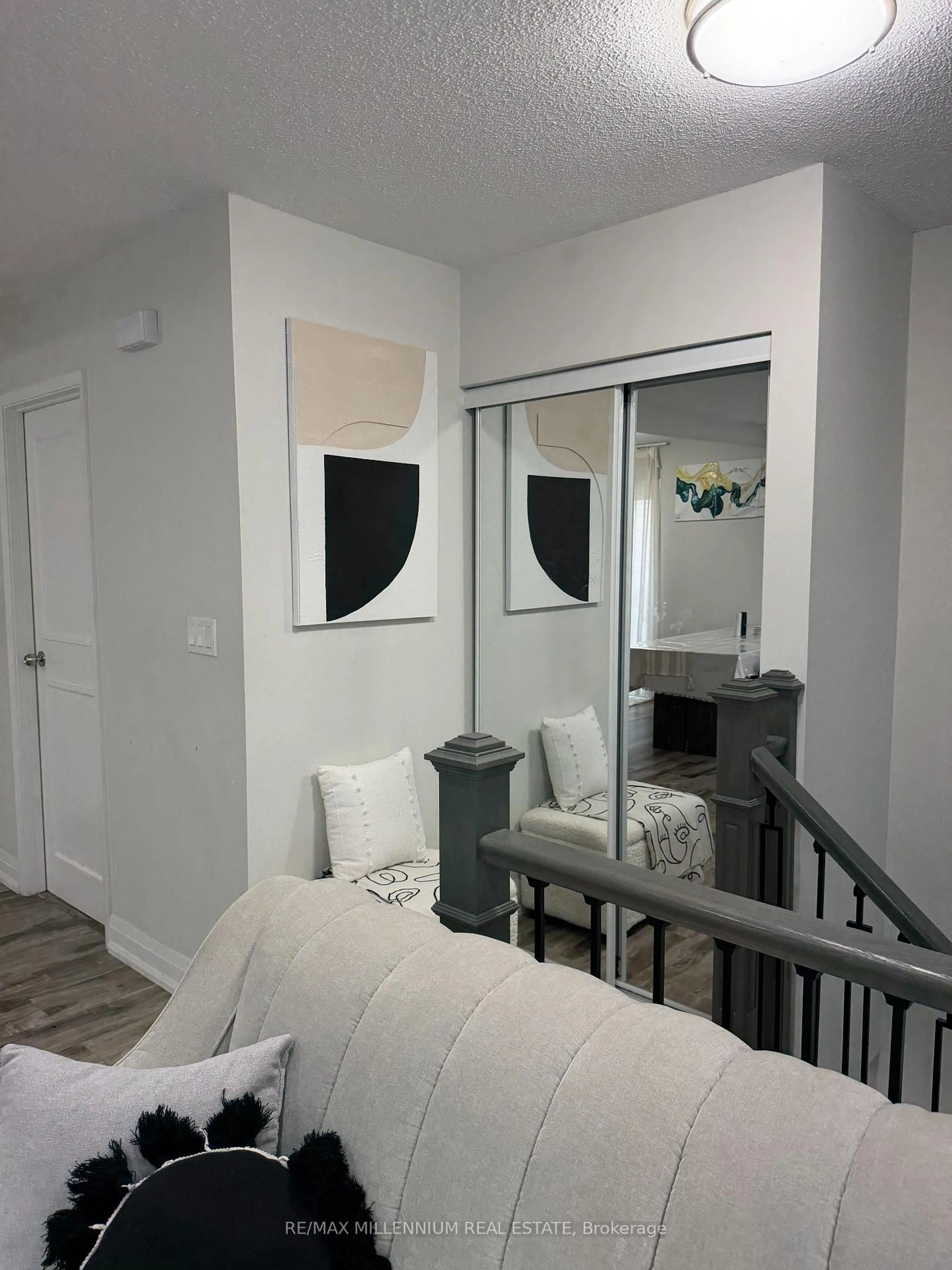 A pic of a room for 145 Londonderry St, Oshawa Ontario L1J 6Z2