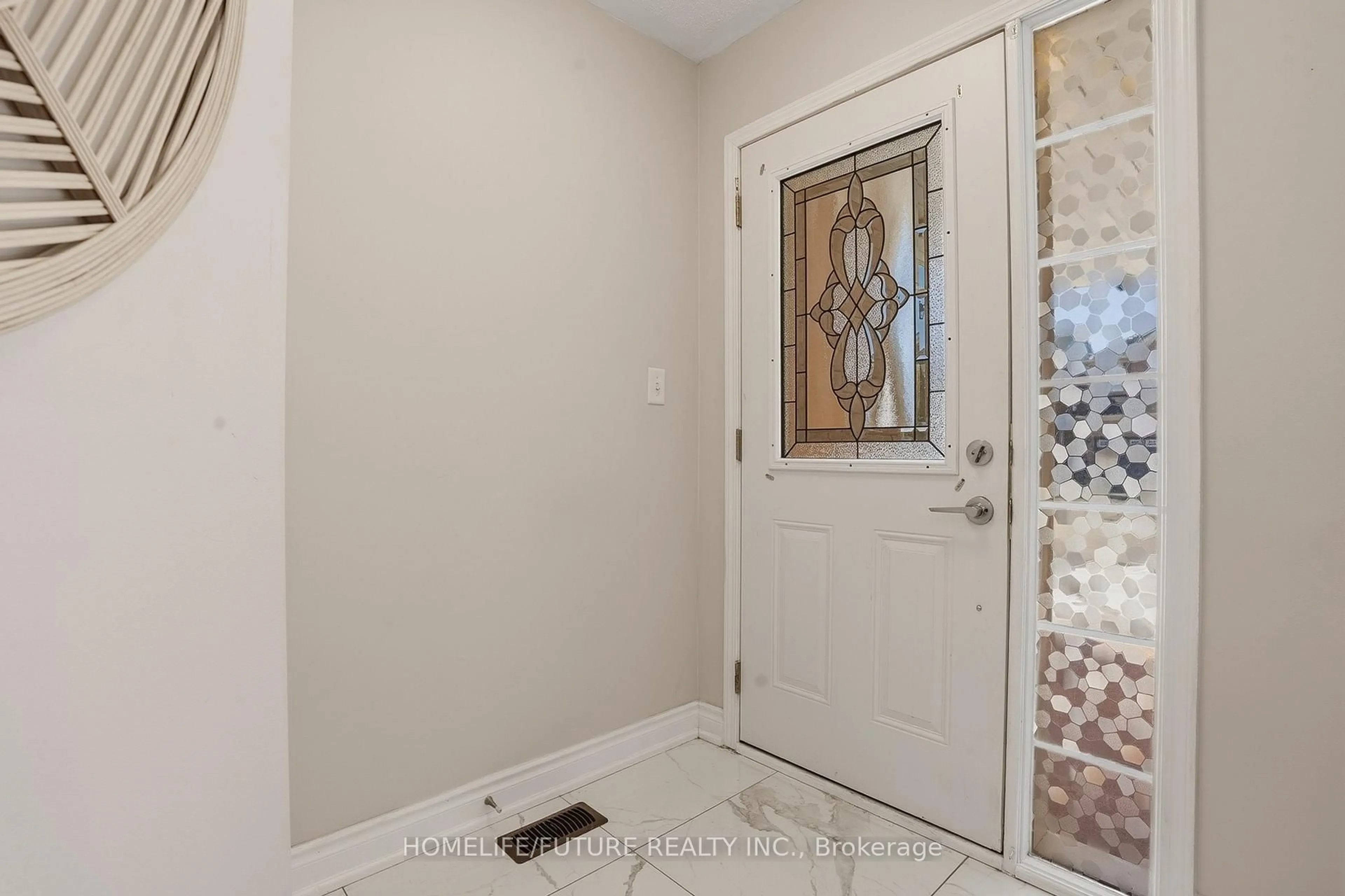 Unknown for 42 Panda Sq, Toronto Ontario M1B 6G5