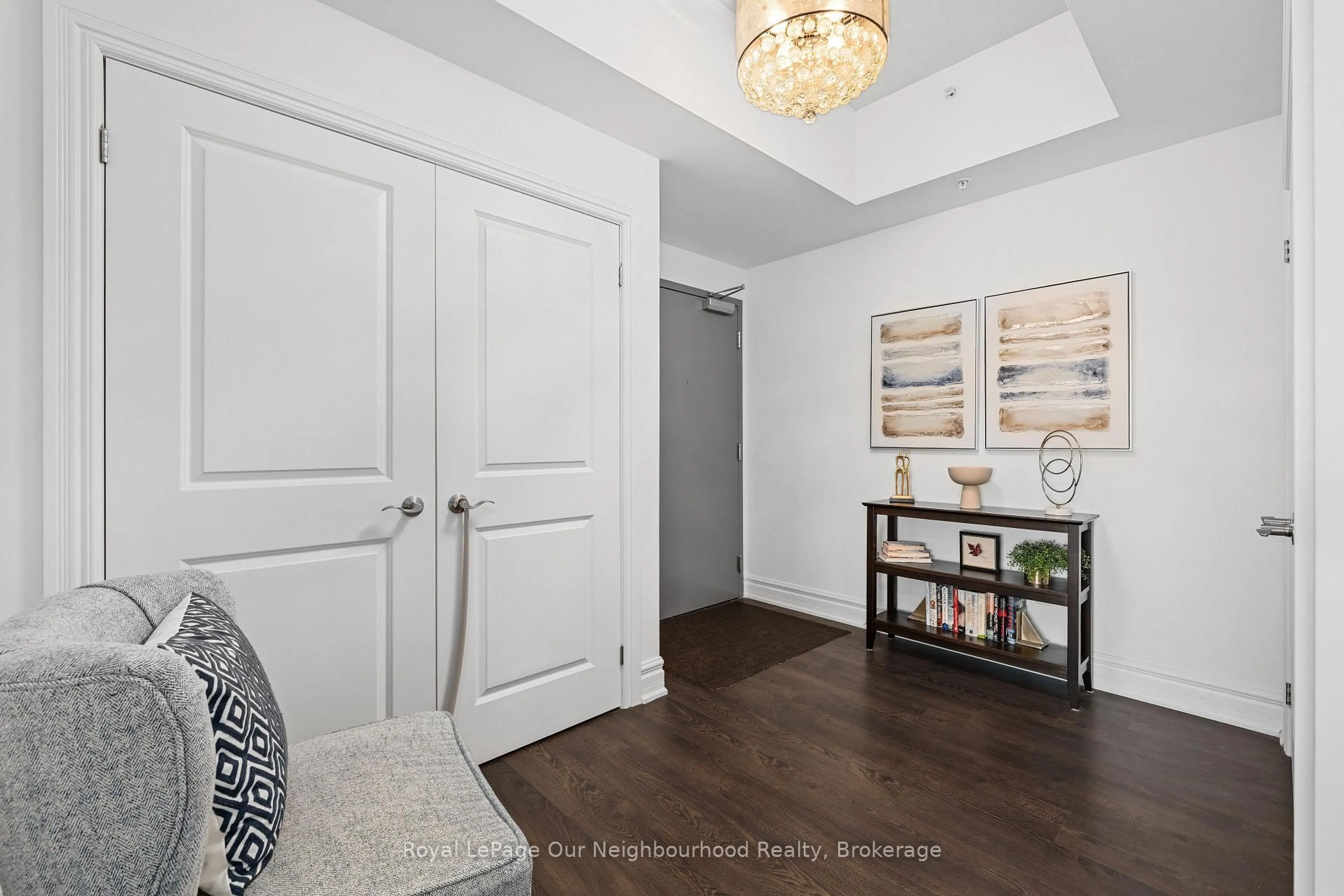 Indoor entryway for 109 King Ave #404, Clarington Ontario L1B 0V5