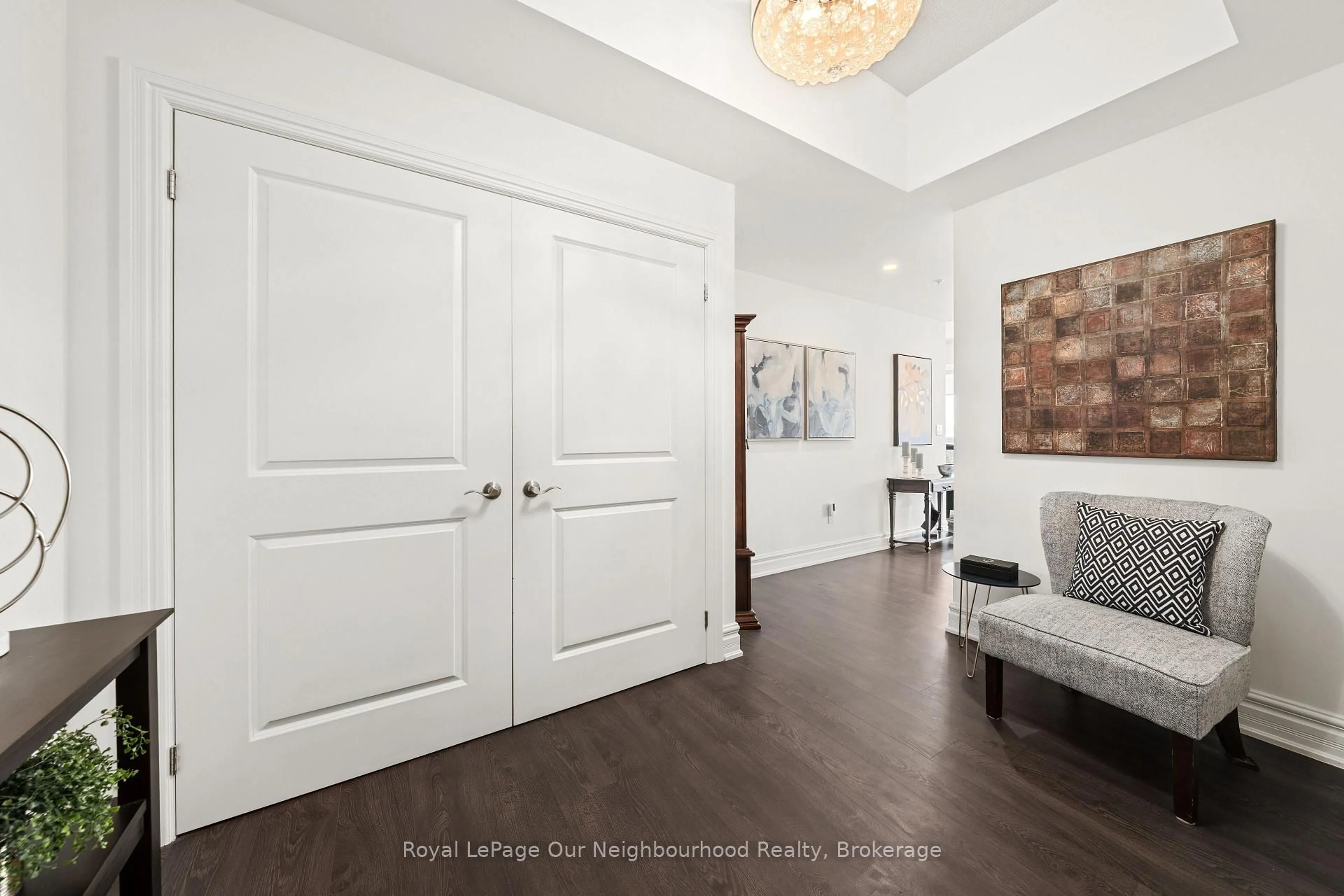 Indoor entryway for 109 King Ave #404, Clarington Ontario L1B 0V5