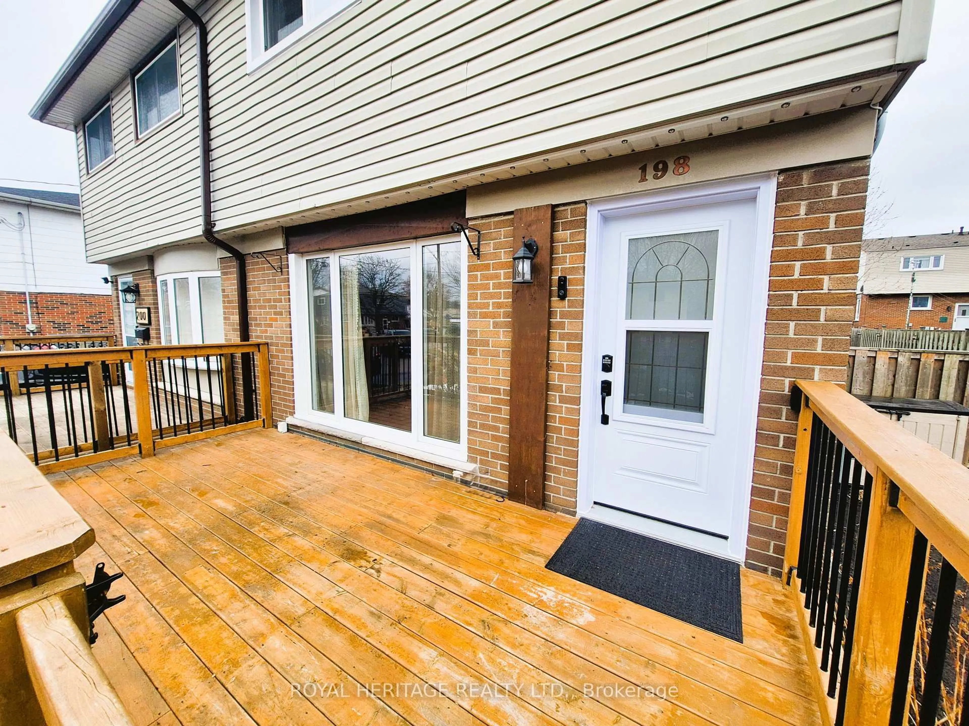 Unknown for 198 Barkley Cres, Oshawa Ontario L1J 2E6