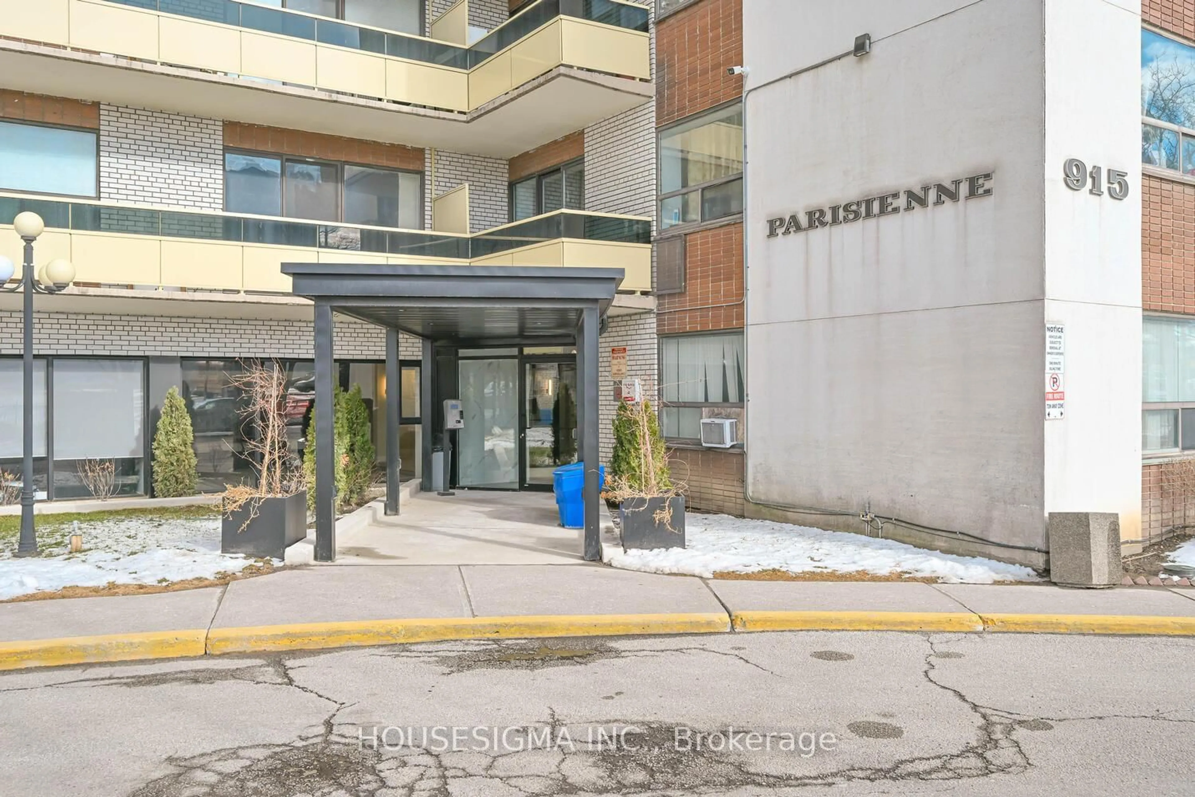 Indoor foyer for 915 Midland Ave #501, Toronto Ontario M1K 4G1