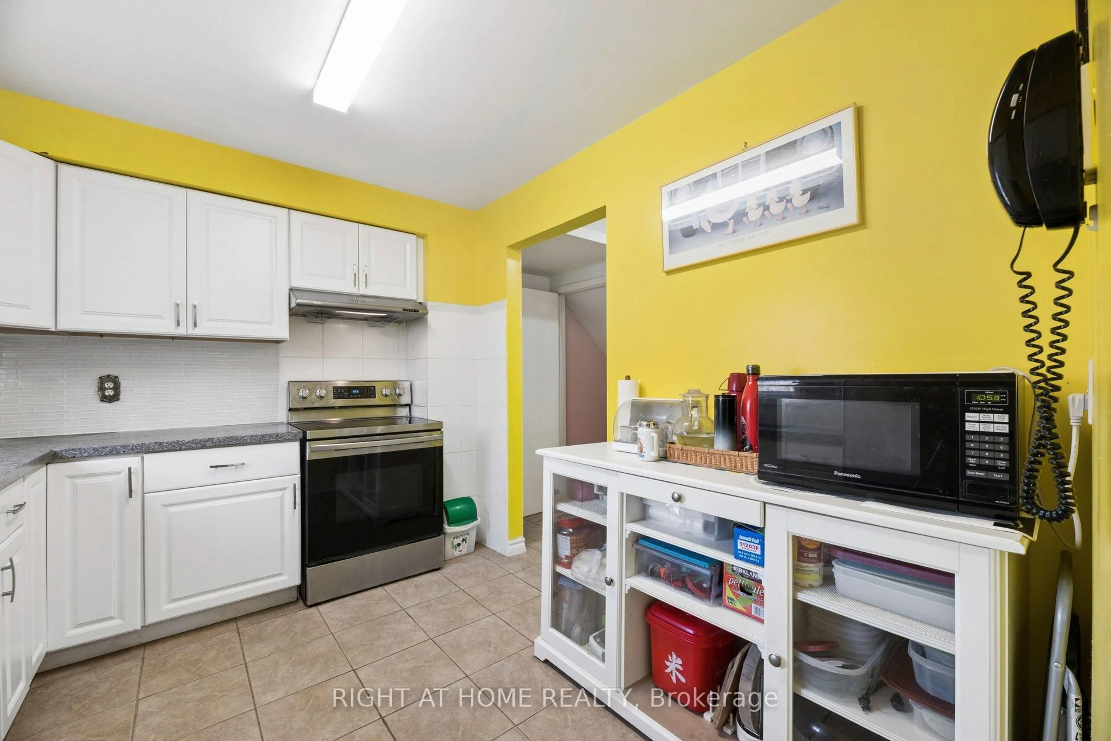 Standard kitchen, unknown for 183 Ravenscroft Rd, Ajax Ontario L1T 1Z9