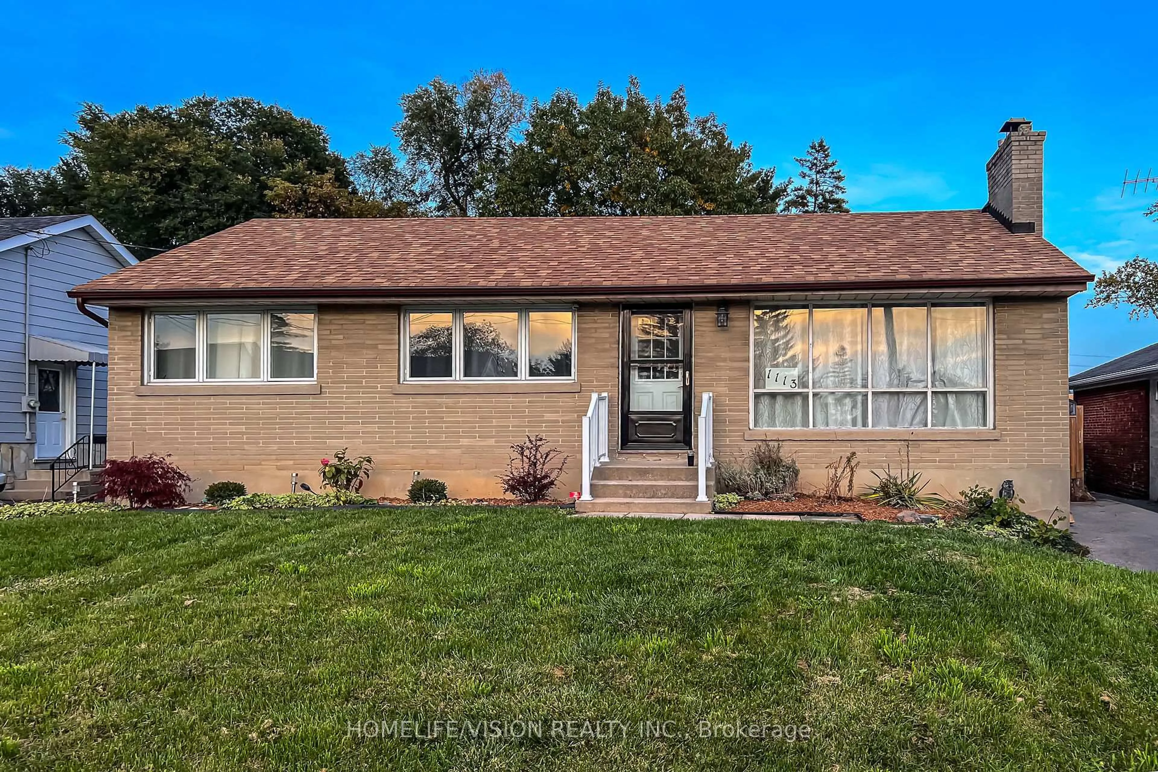 Home with vinyl exterior material, street for 1113 Green St, Whitby Ontario L1N 4G8