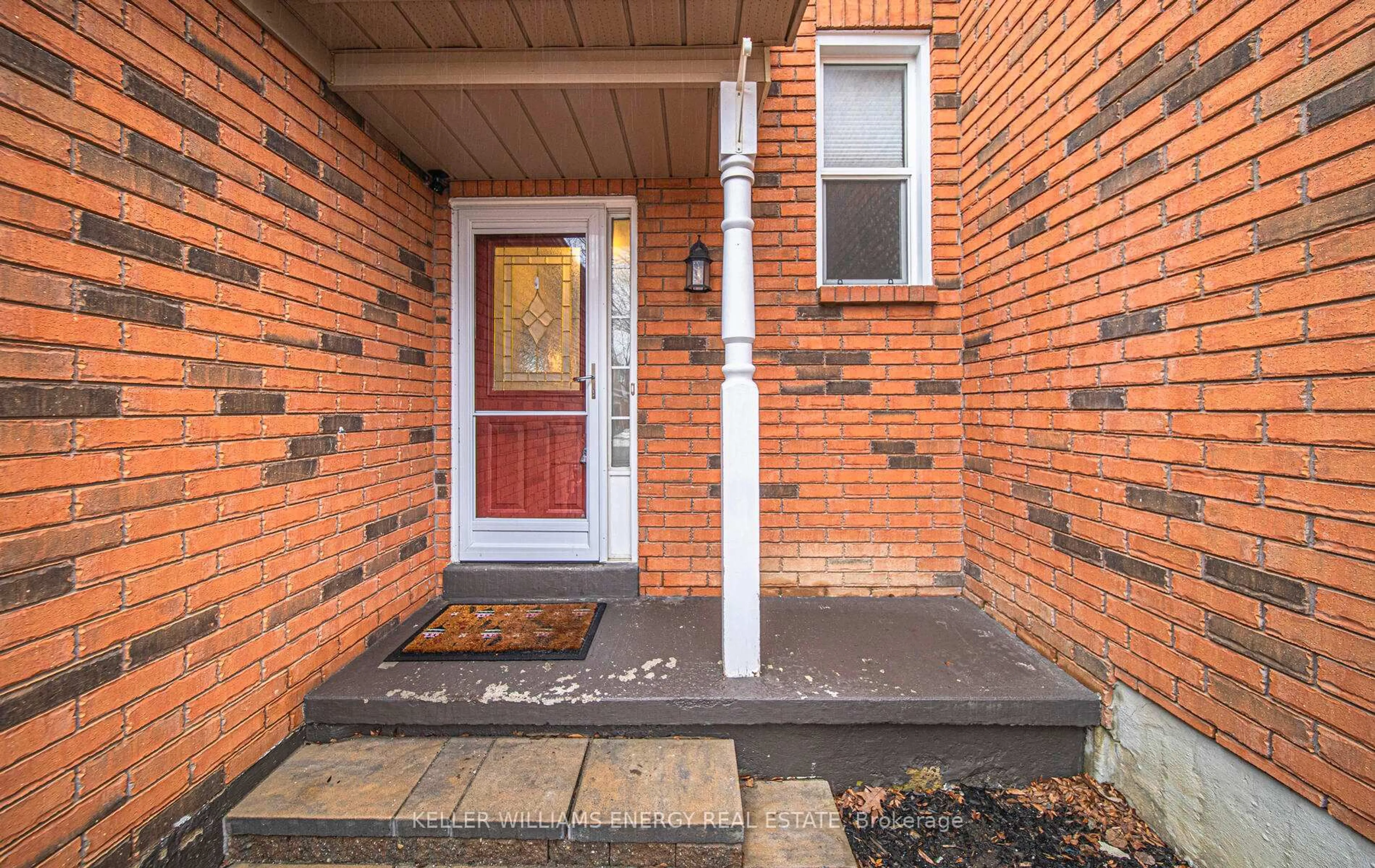 Indoor entryway for 66 Wilkins Cres, Clarington Ontario L1E 3B6