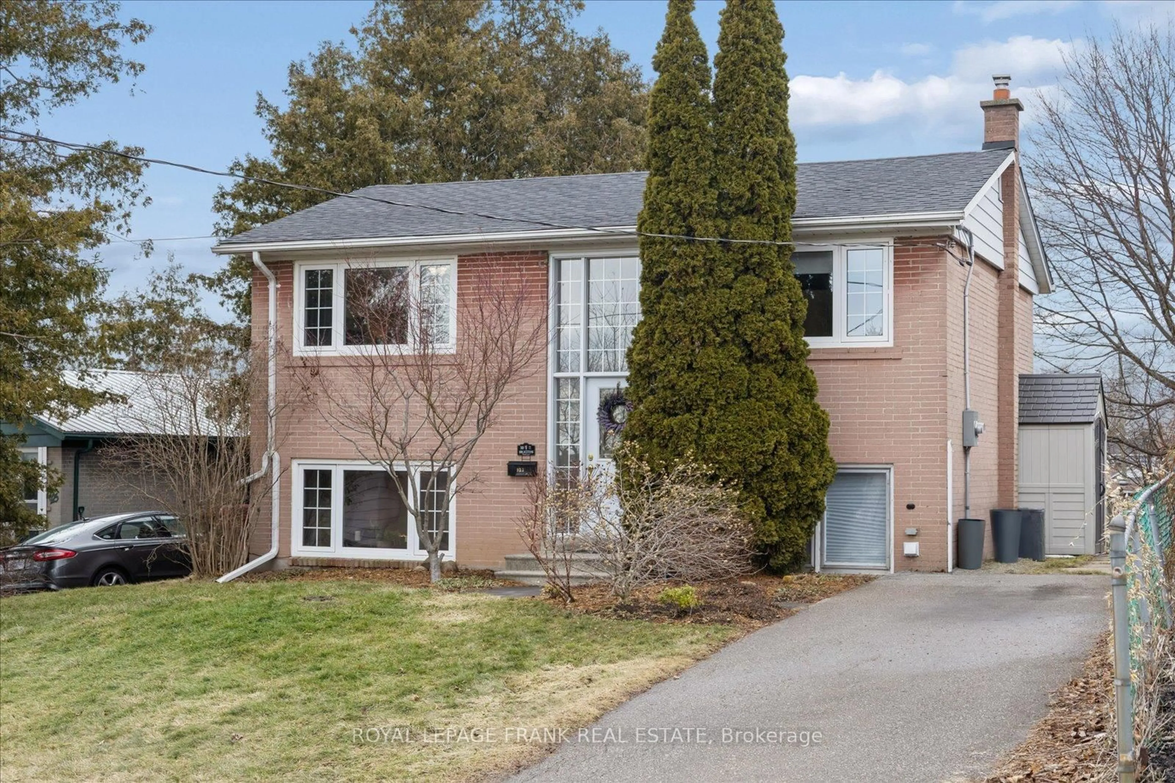 Home with brick exterior material, street for 923 Greenwood Cres, Whitby Ontario L1N 1C9