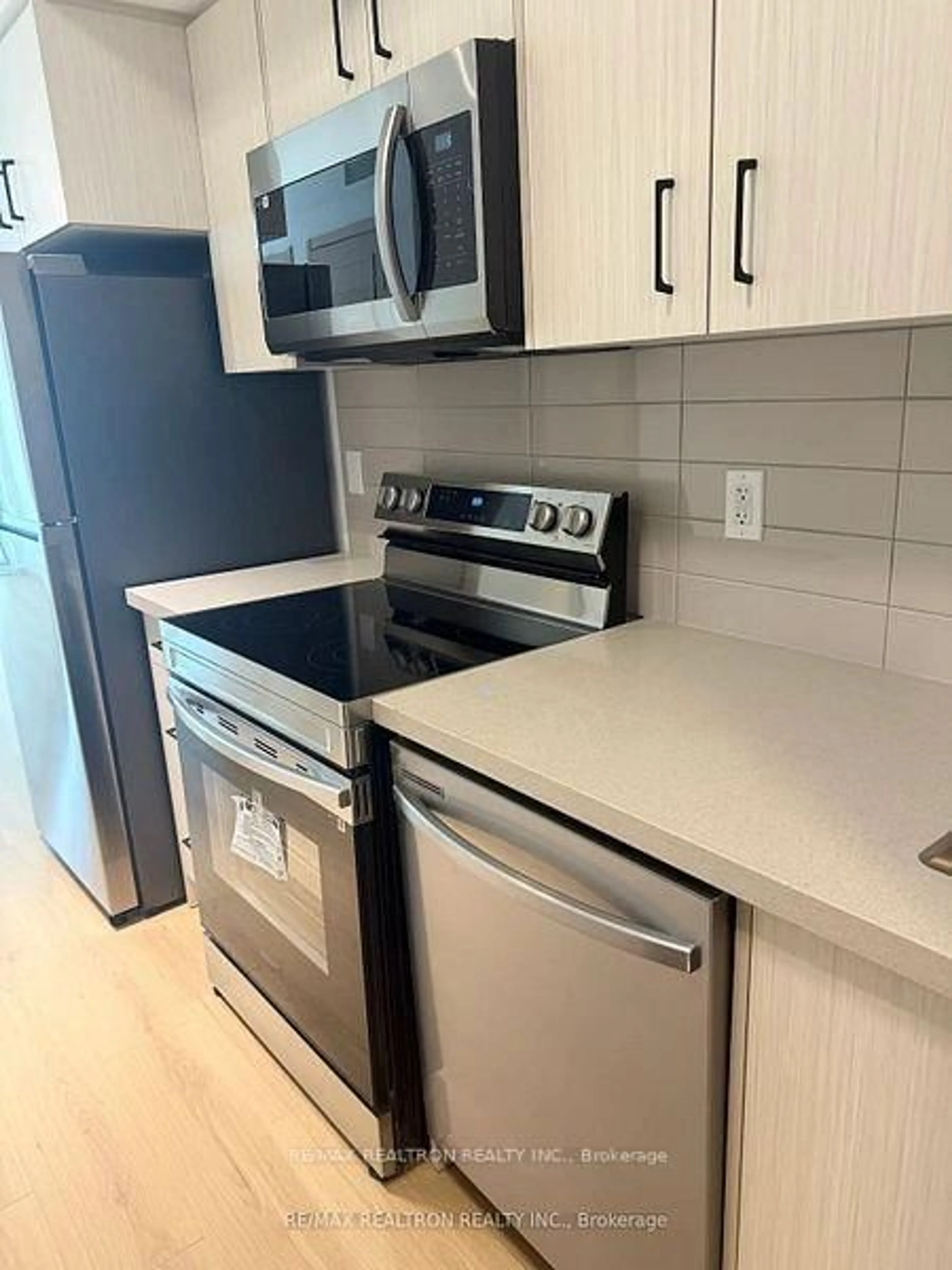 Standard kitchen, unknown for 3421 Sheppard Ave #201, Toronto Ontario M1T 3K5