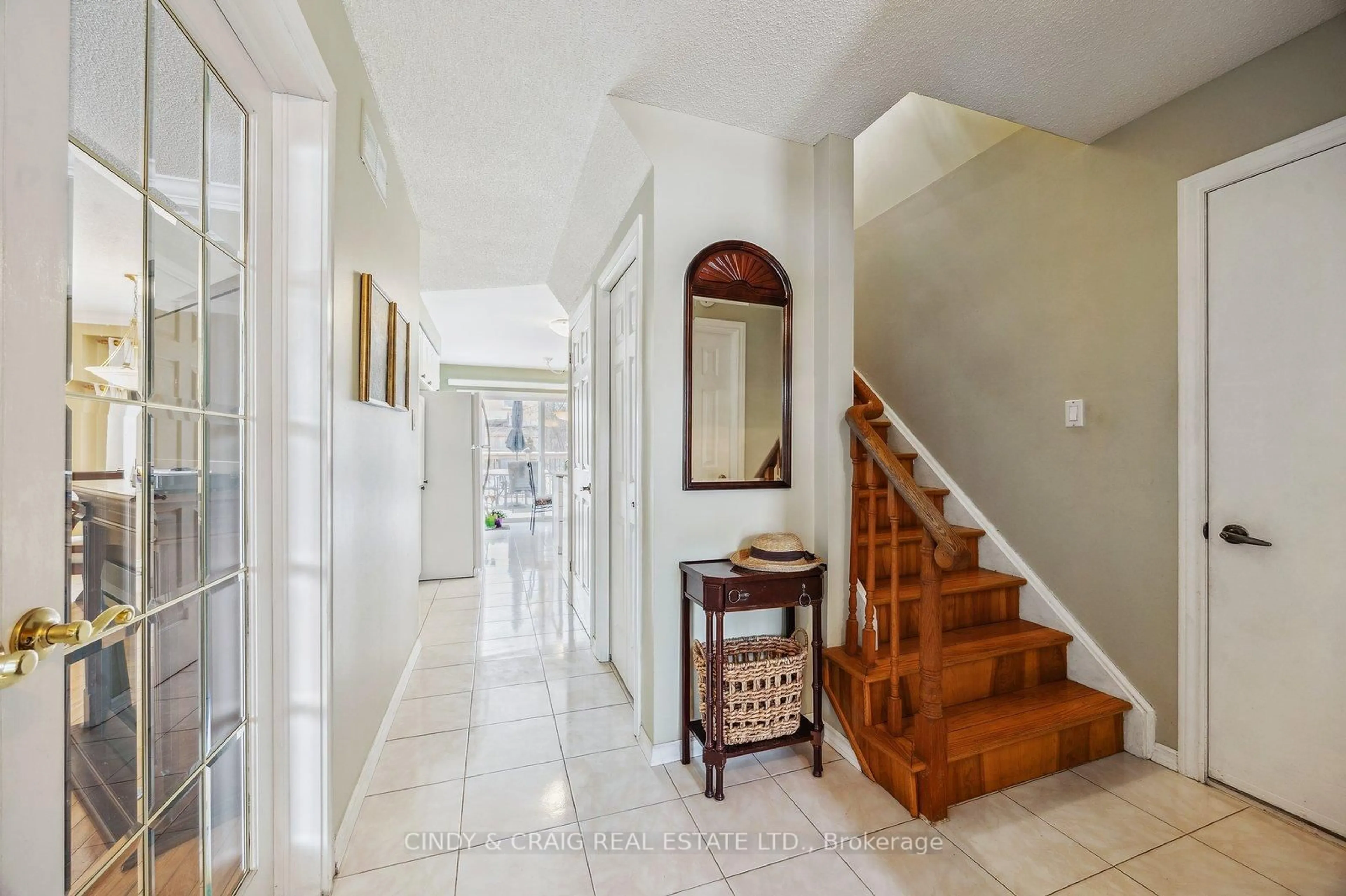 Indoor entryway for 840 Charisma Cres, Oshawa Ontario L1J 7S8