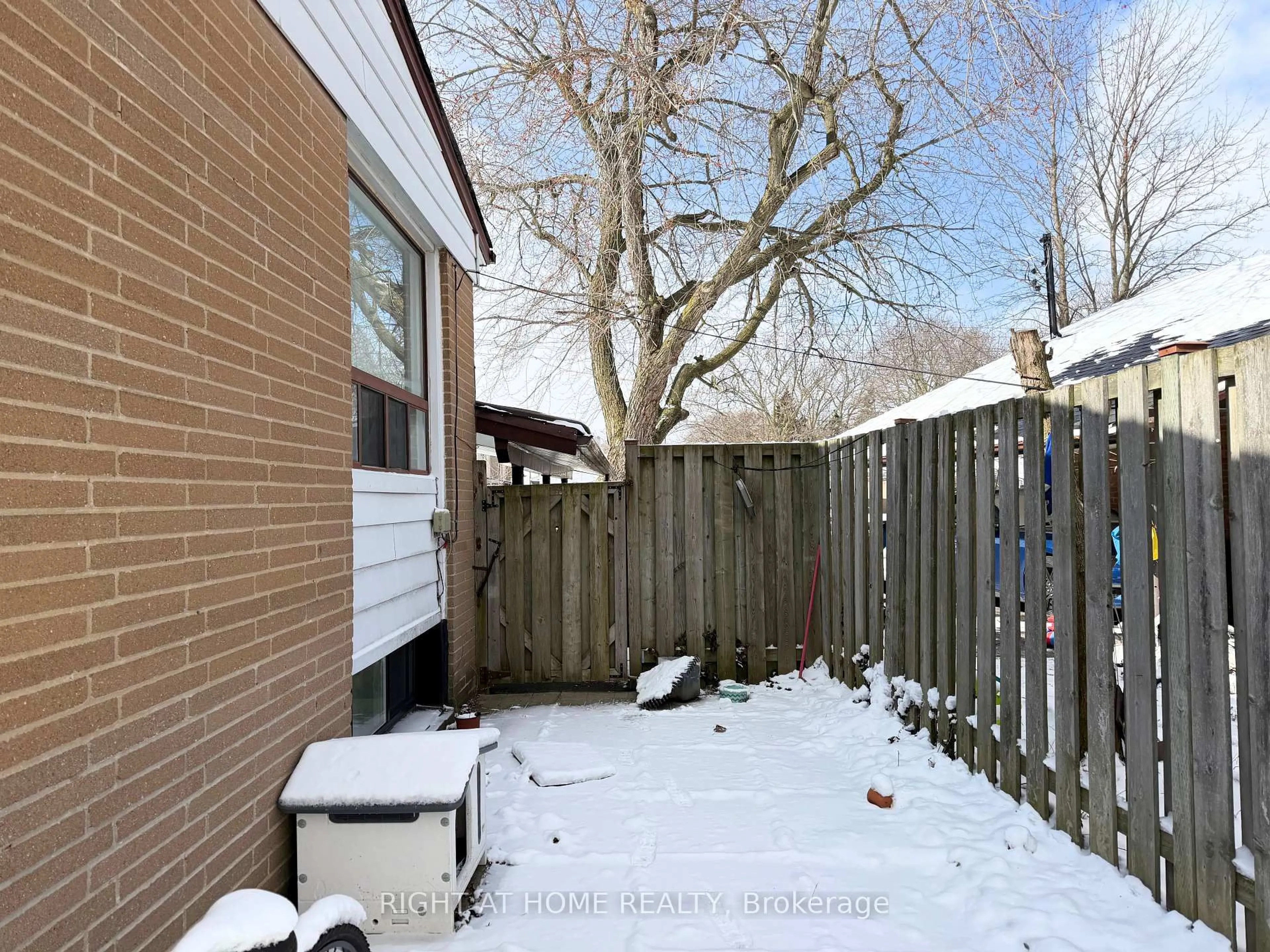 Patio, street for 52 Bonnechere Cres, Toronto Ontario M1K 4Z3