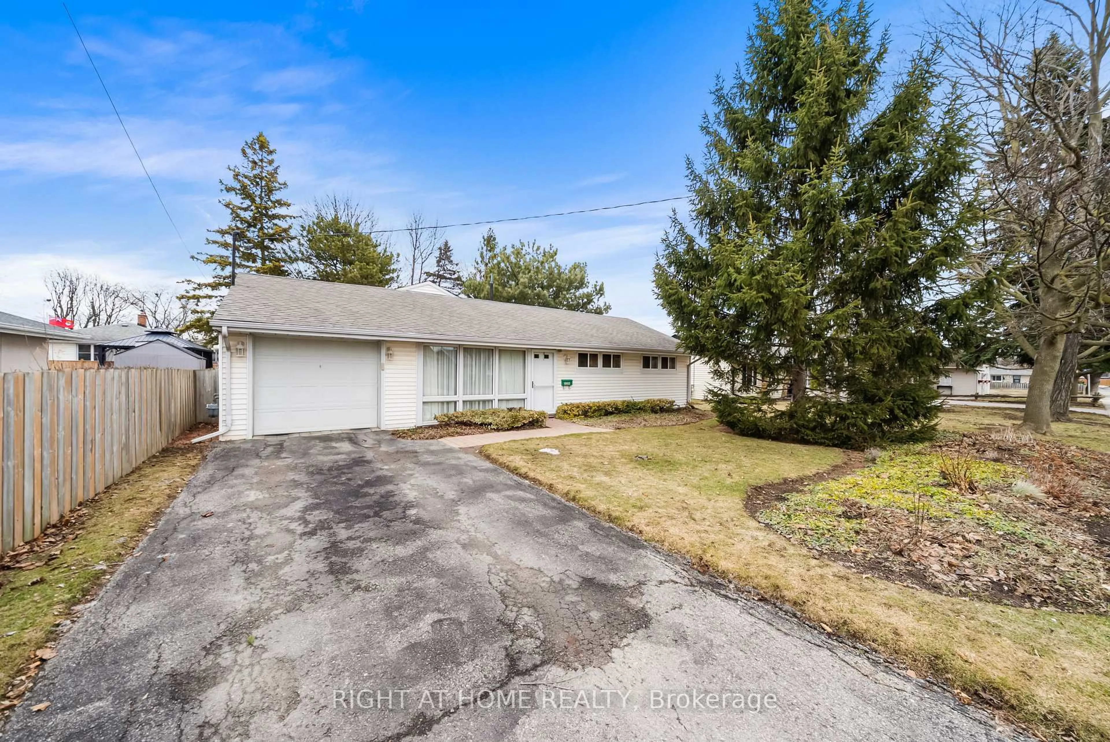 A pic from outside/outdoor area/front of a property/back of a property/a pic from drone, street for 1002 Dunlop St, Whitby Ontario L1N 1T3