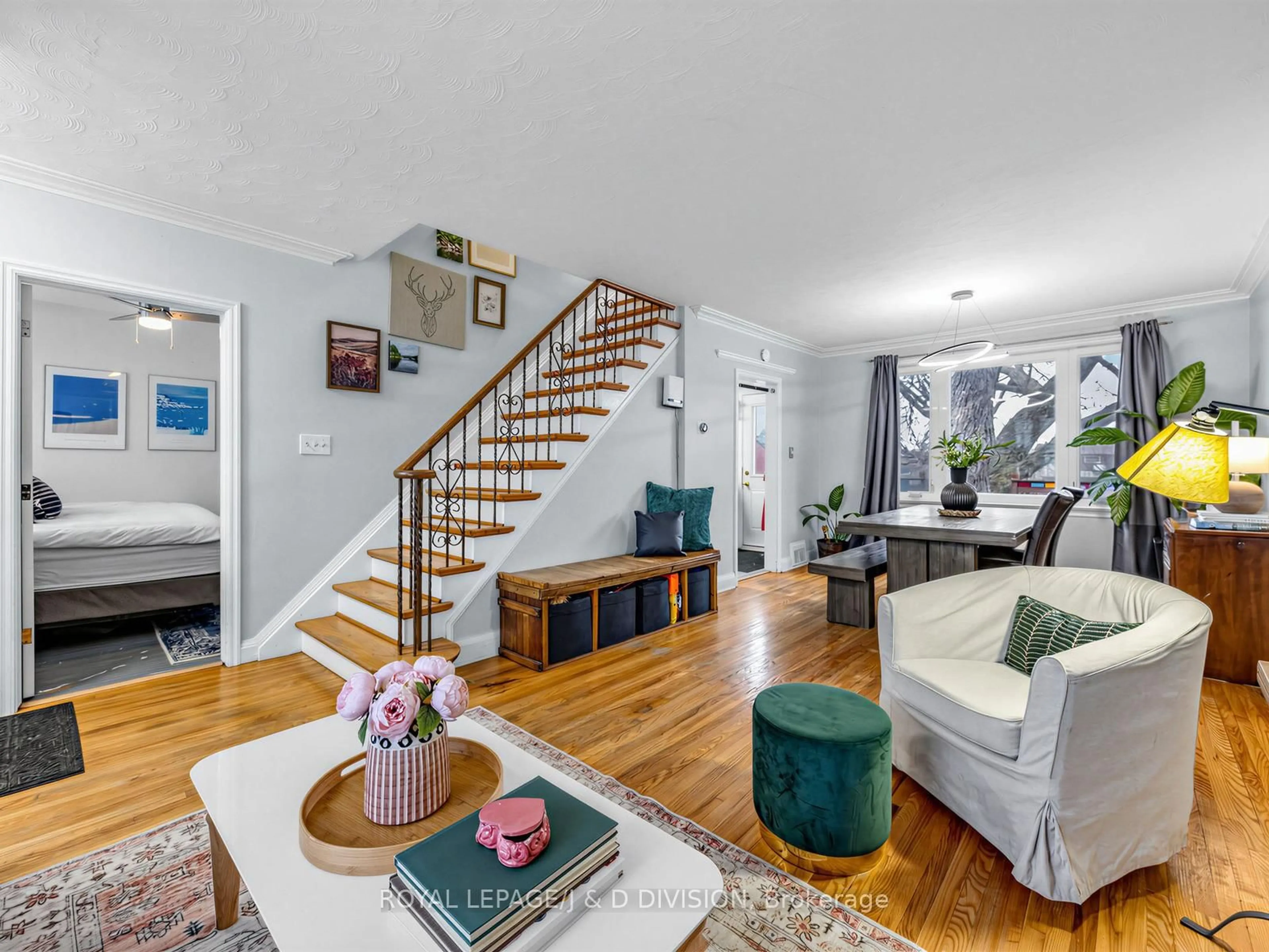 Living room with furniture, unknown for 92 Tower Dr, Toronto Ontario M1R 3P2