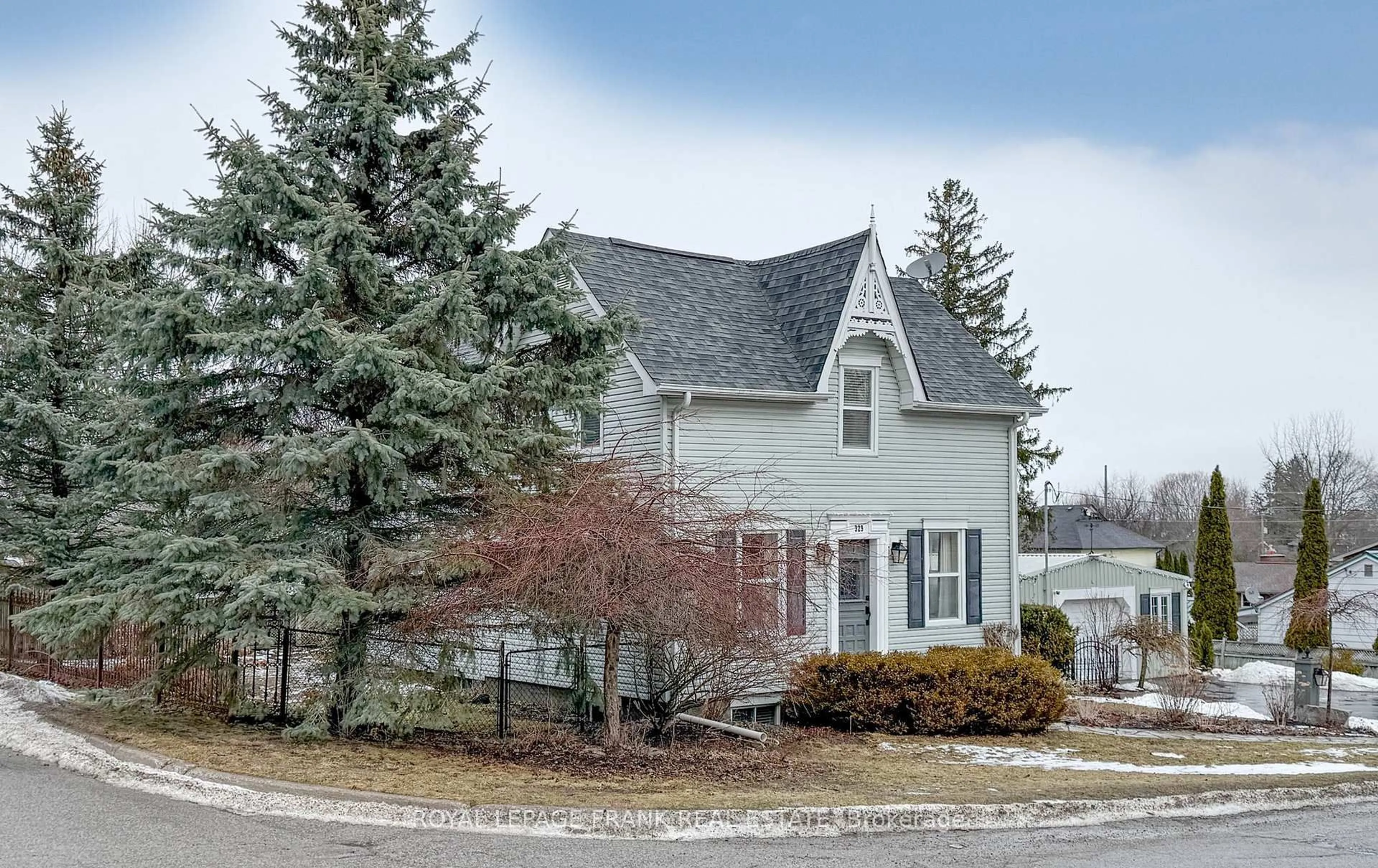 Home with vinyl exterior material, street for 329 Mcdonald St, Scugog Ontario L9L 1L6